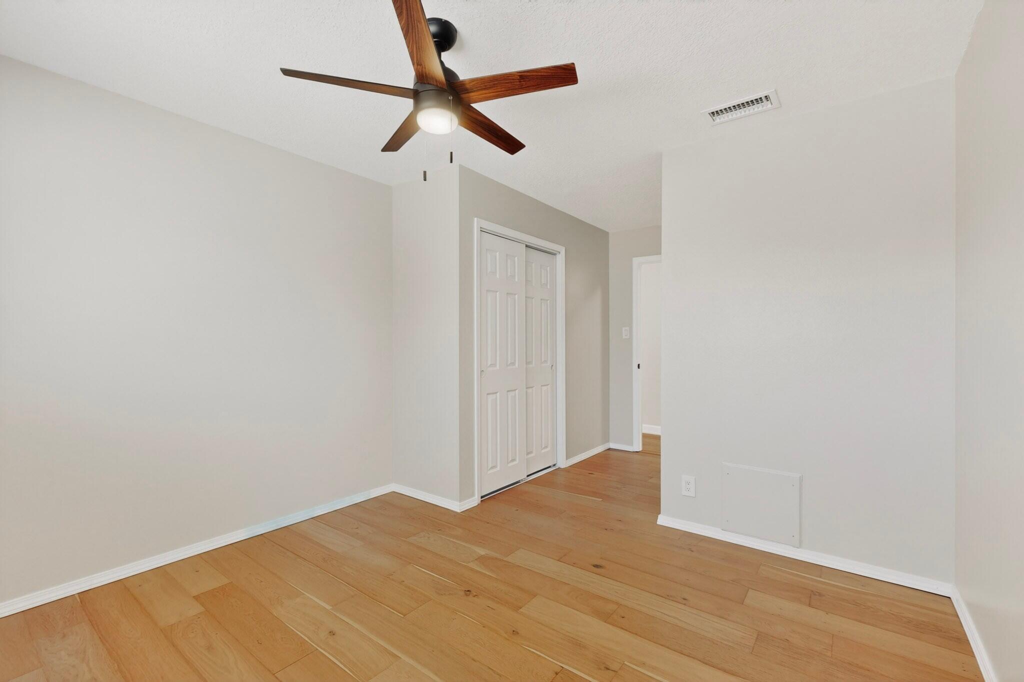 7013 Avenida La Costa NE