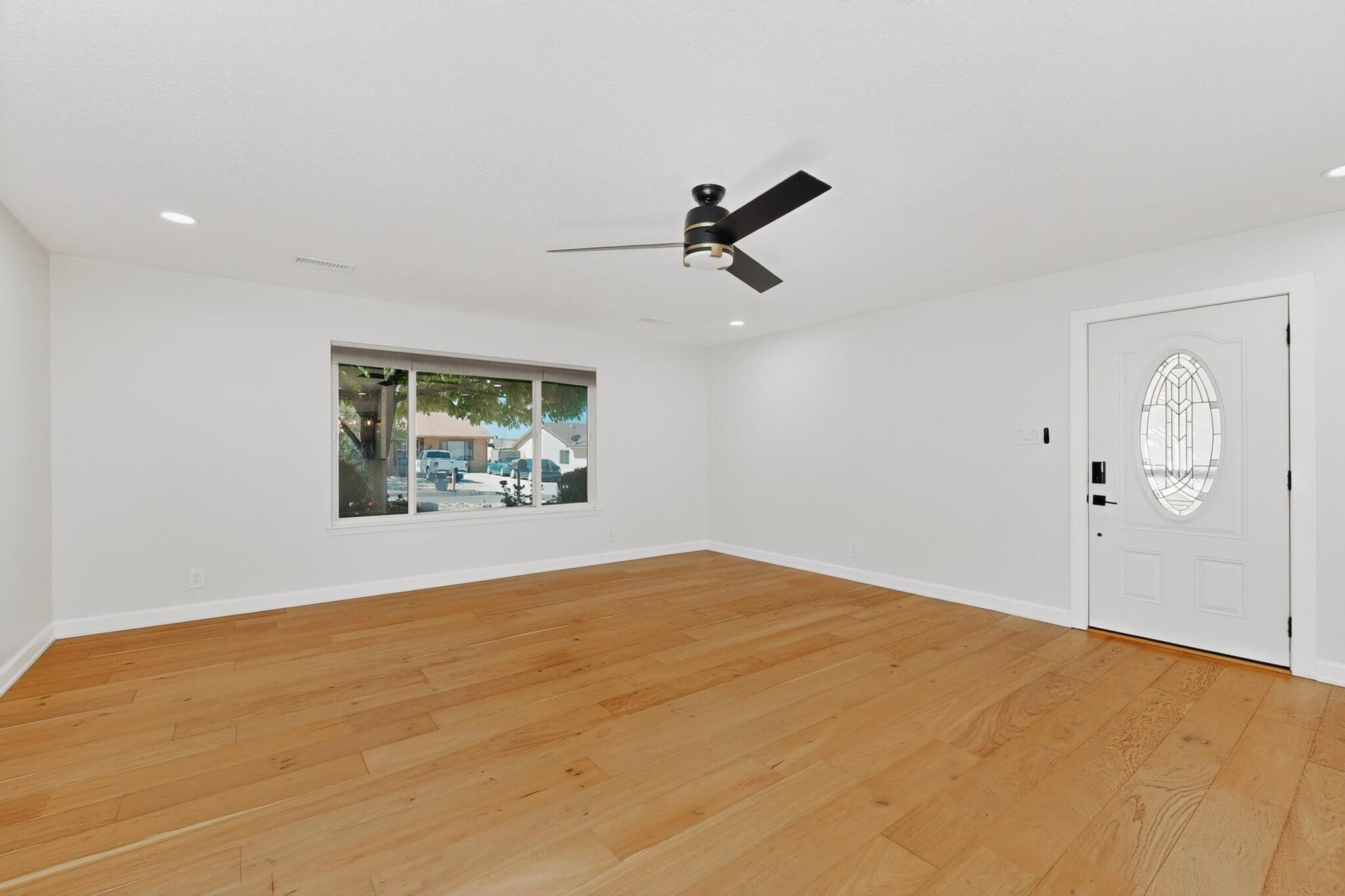 7013 Avenida La Costa NE