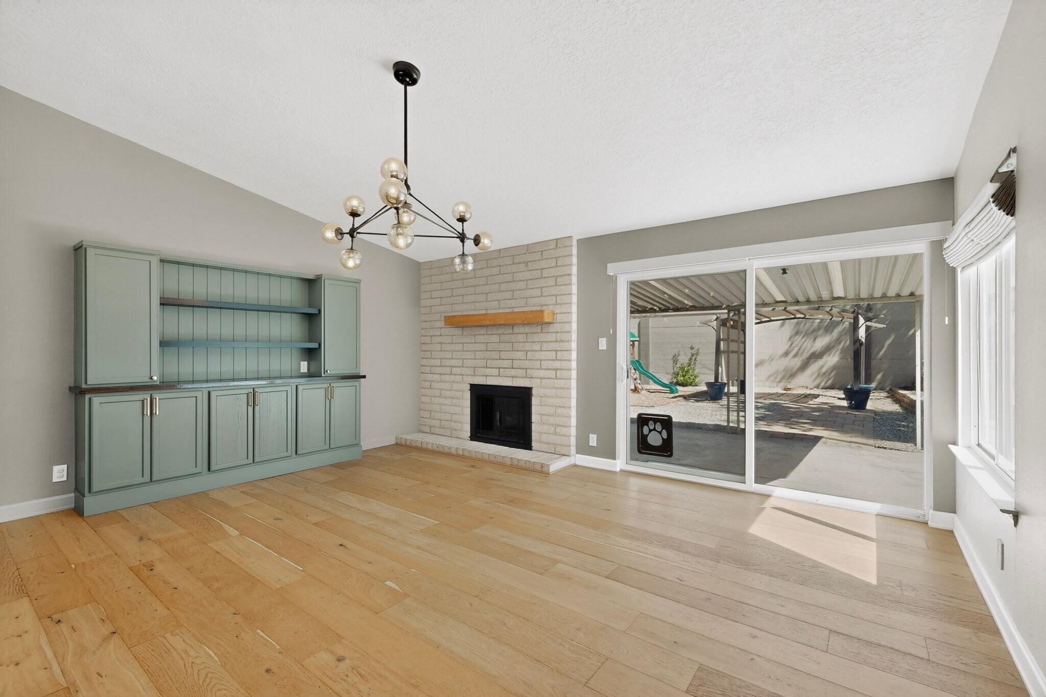 7013 Avenida La Costa NE
