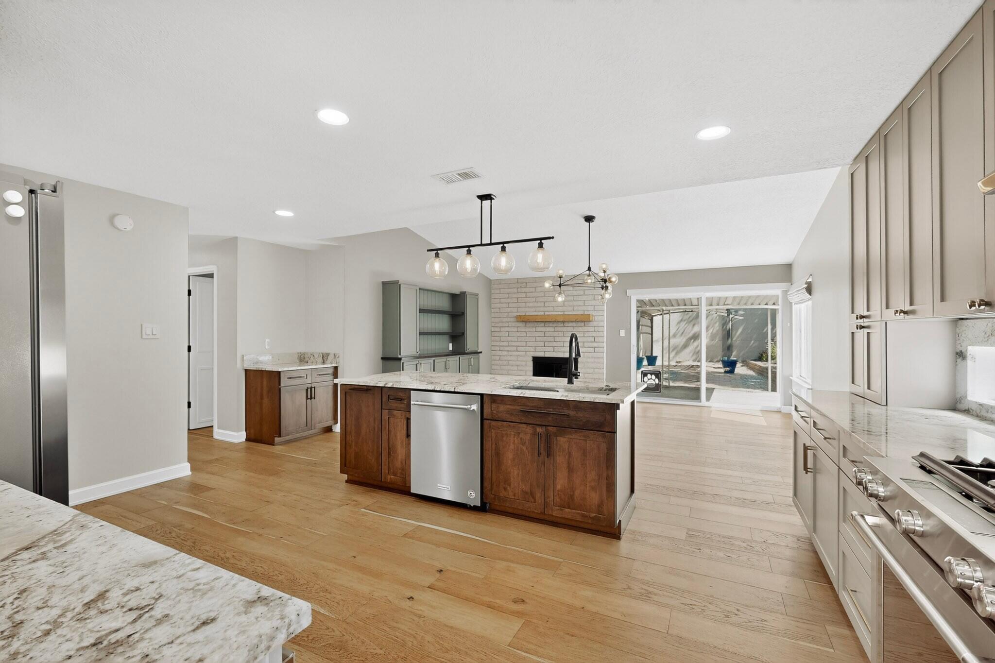 7013 Avenida La Costa NE