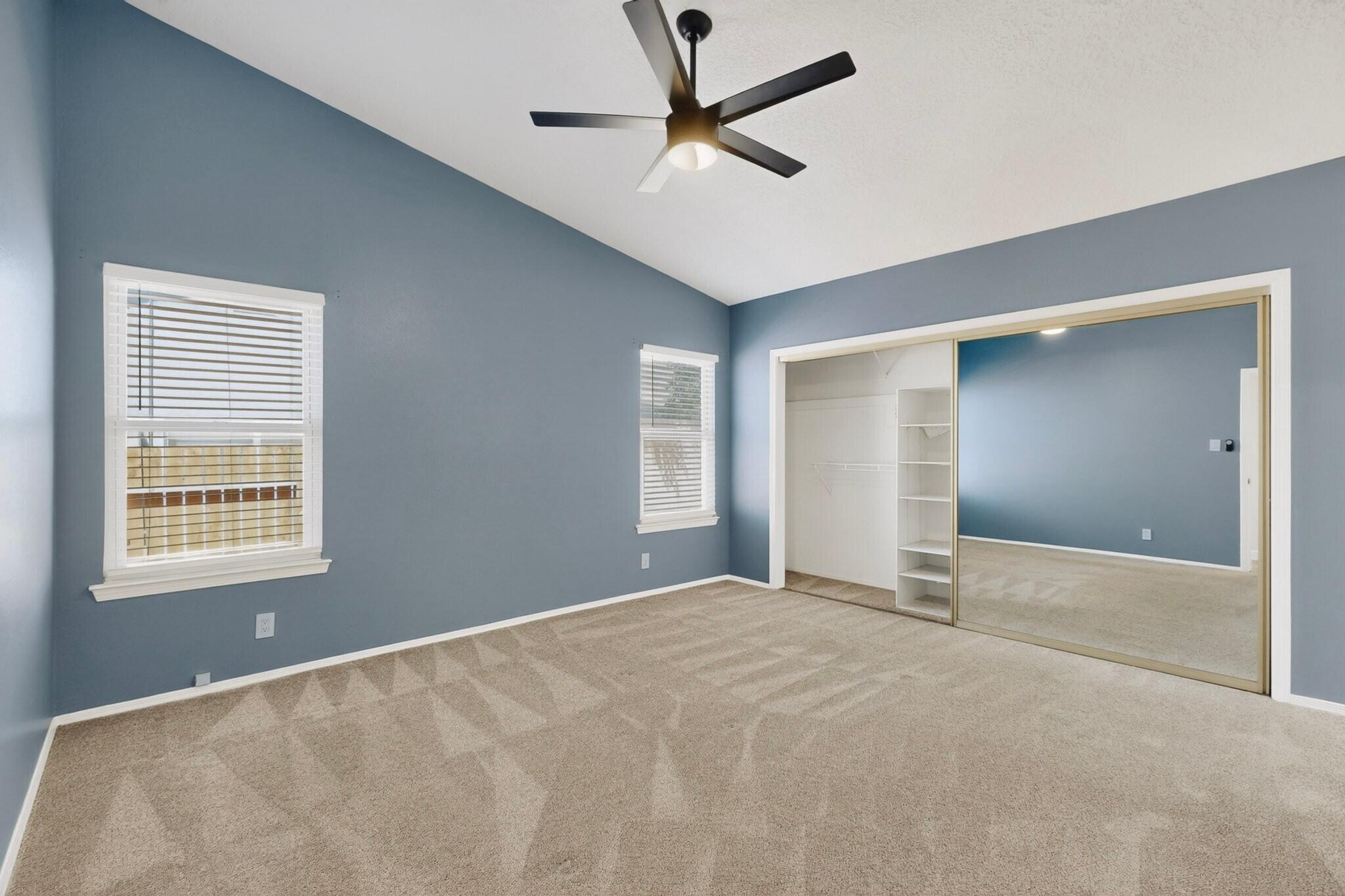 7013 Avenida La Costa NE