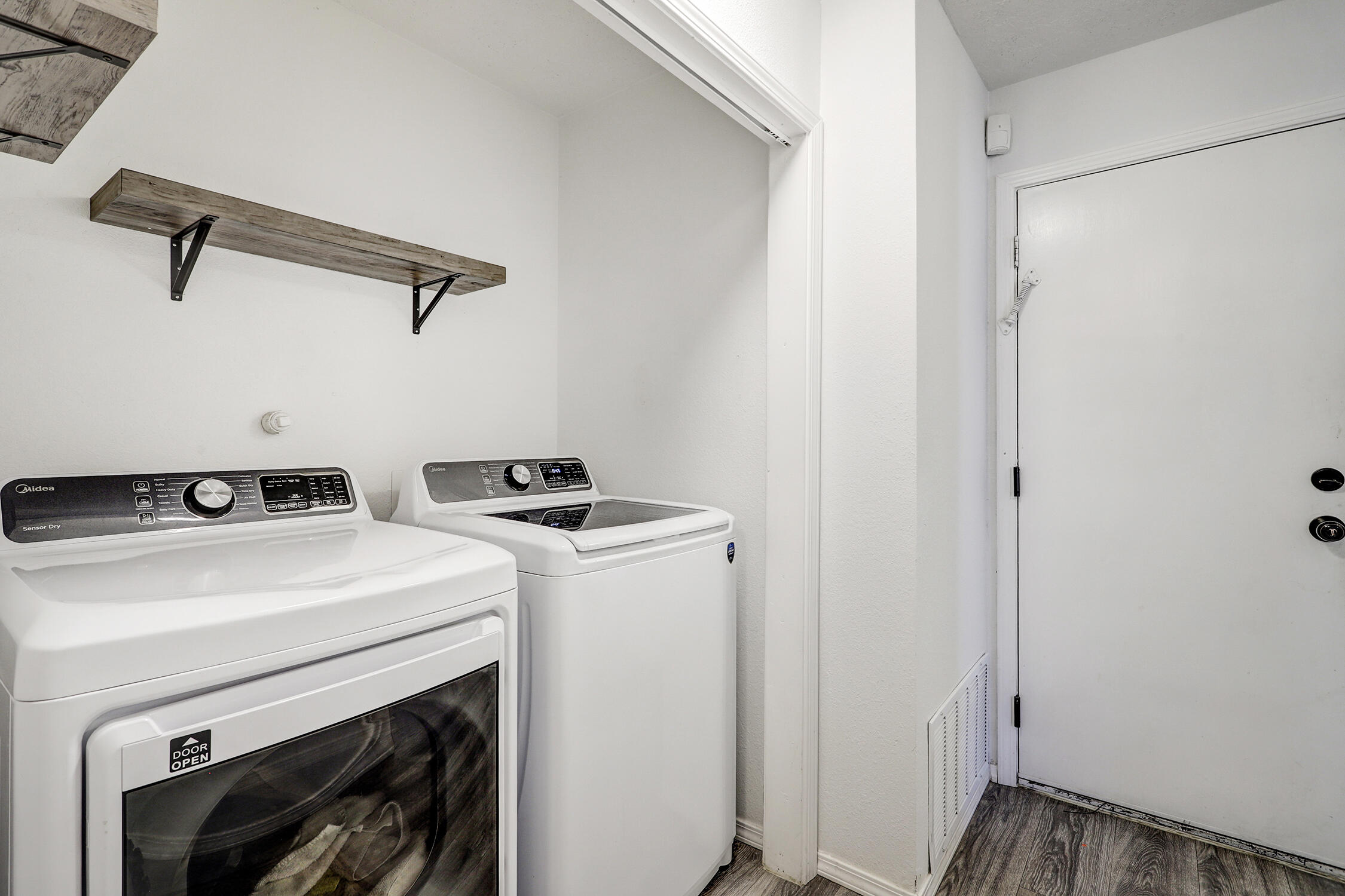 2216 Desert Wood Drive SW