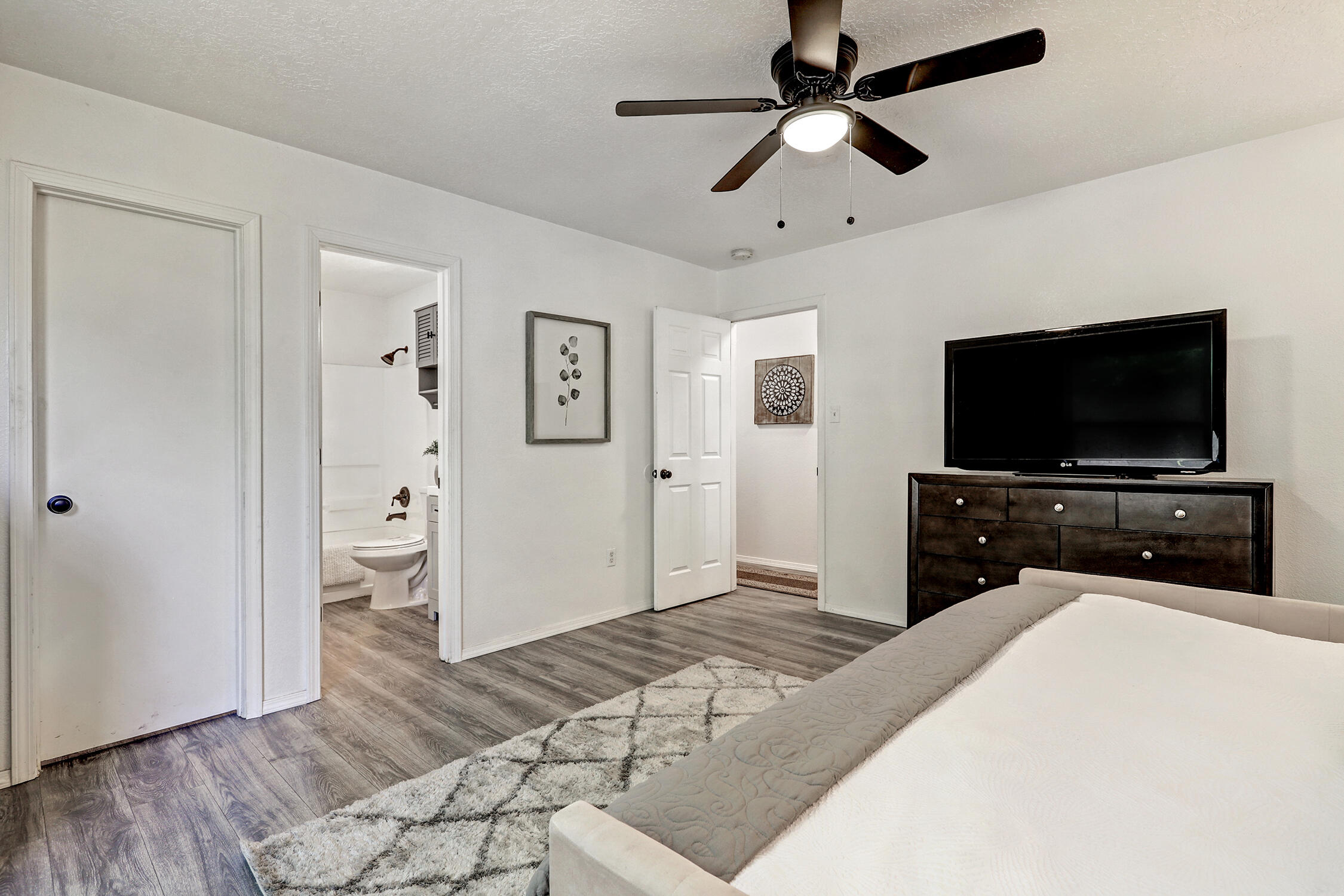 2216 Desert Wood Drive SW