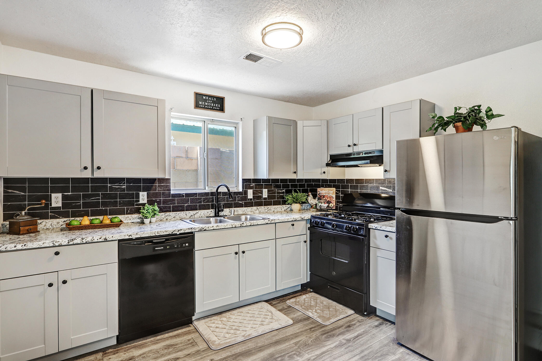 2216 Desert Wood Drive SW