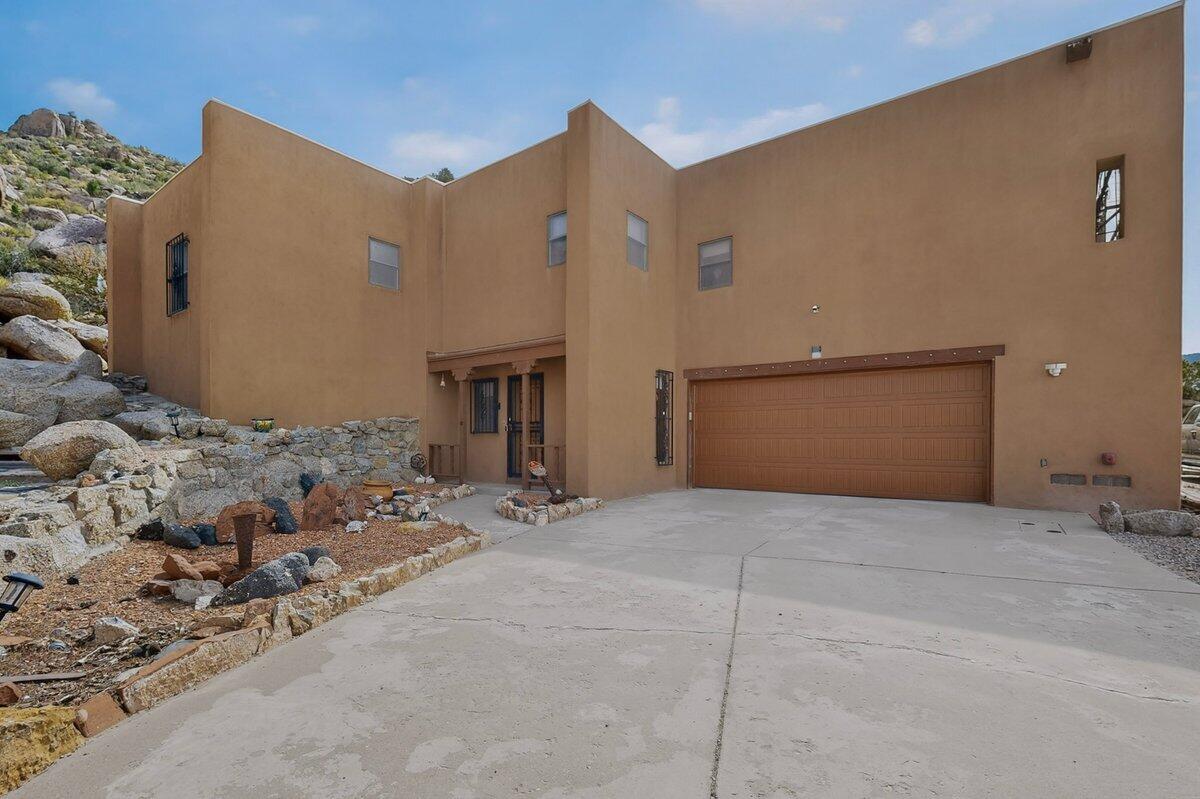 36 Camino El Alto NE