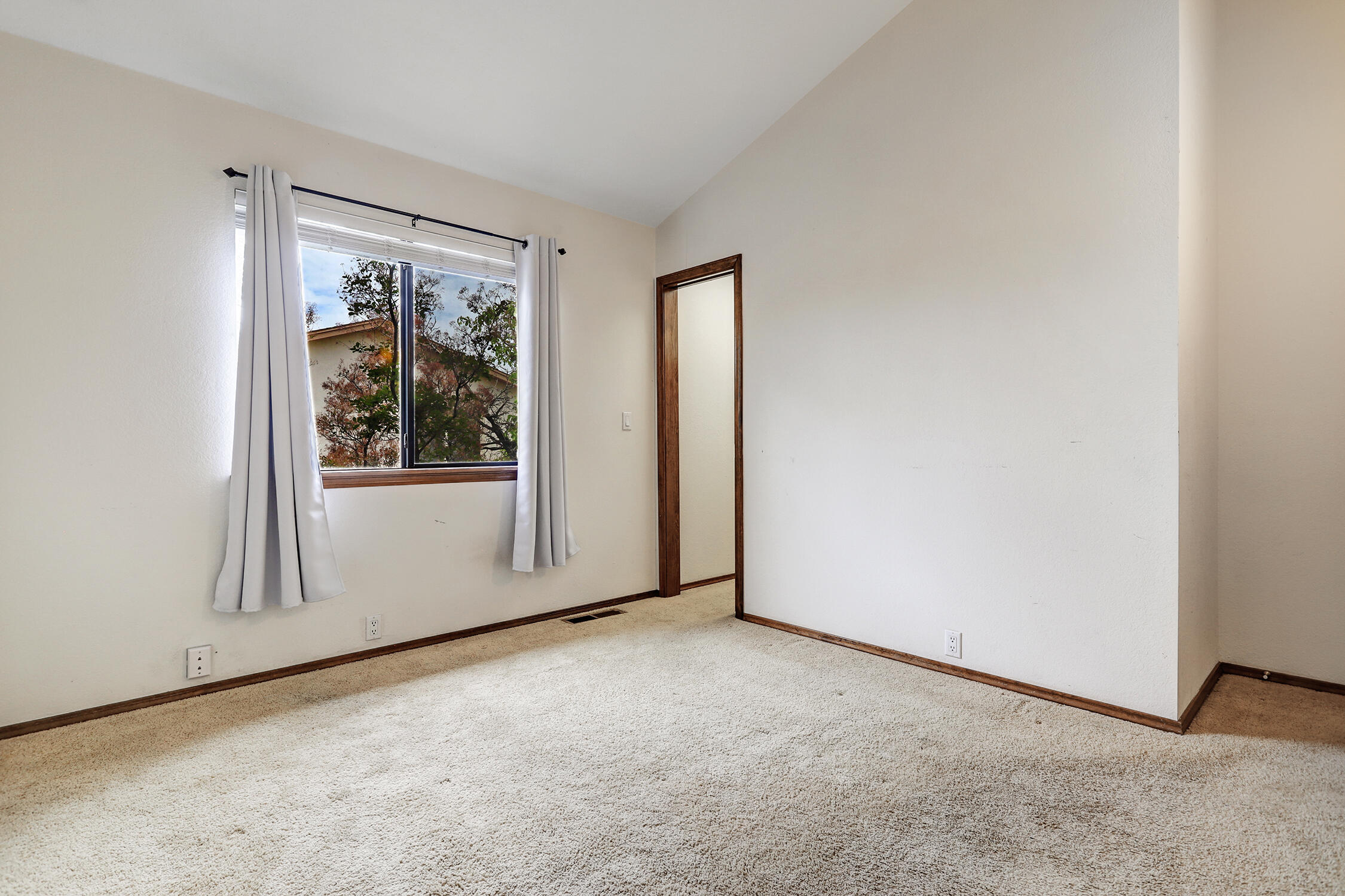 10713 Griffith Park Drive NE
