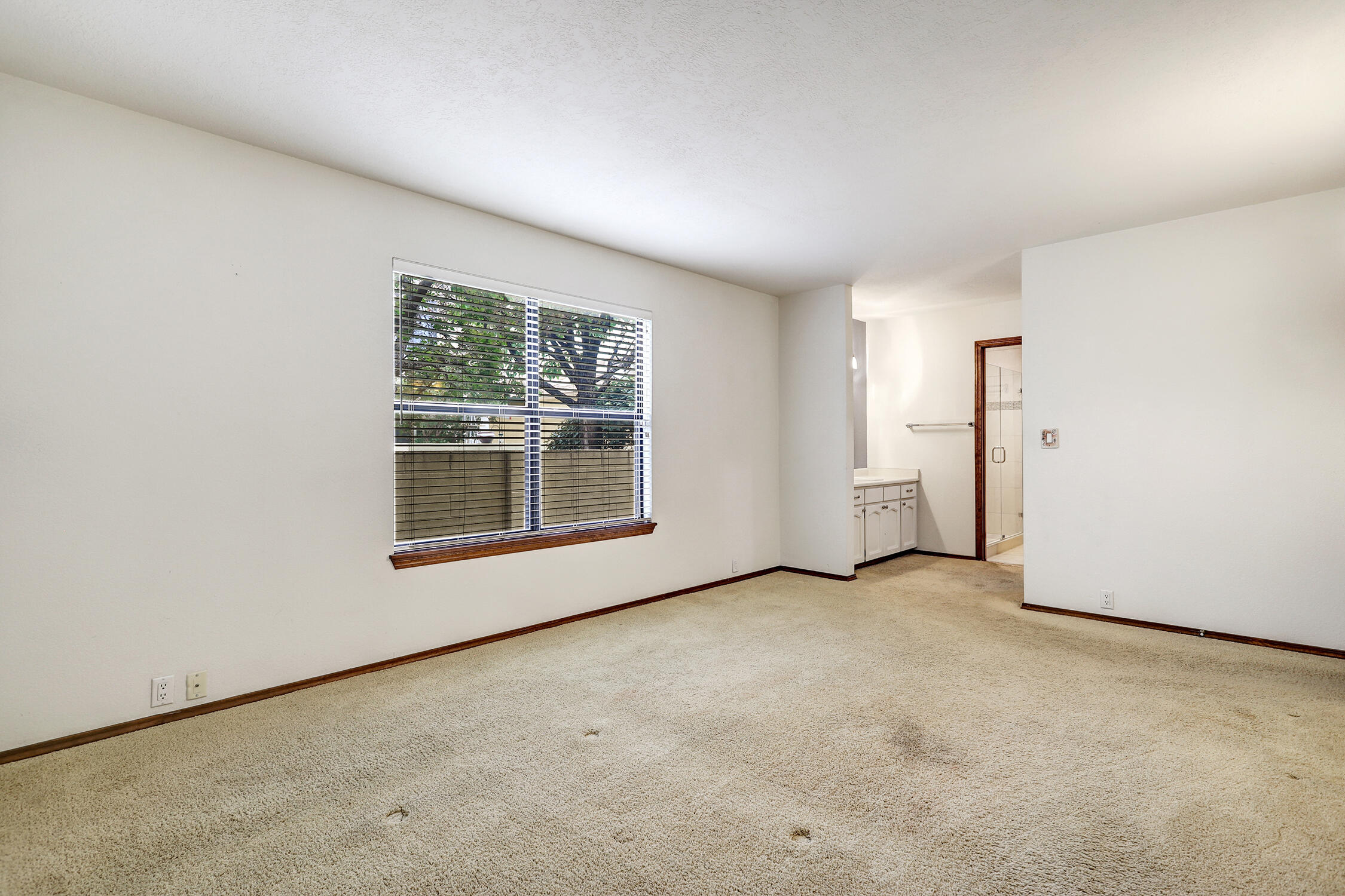 10713 Griffith Park Drive NE