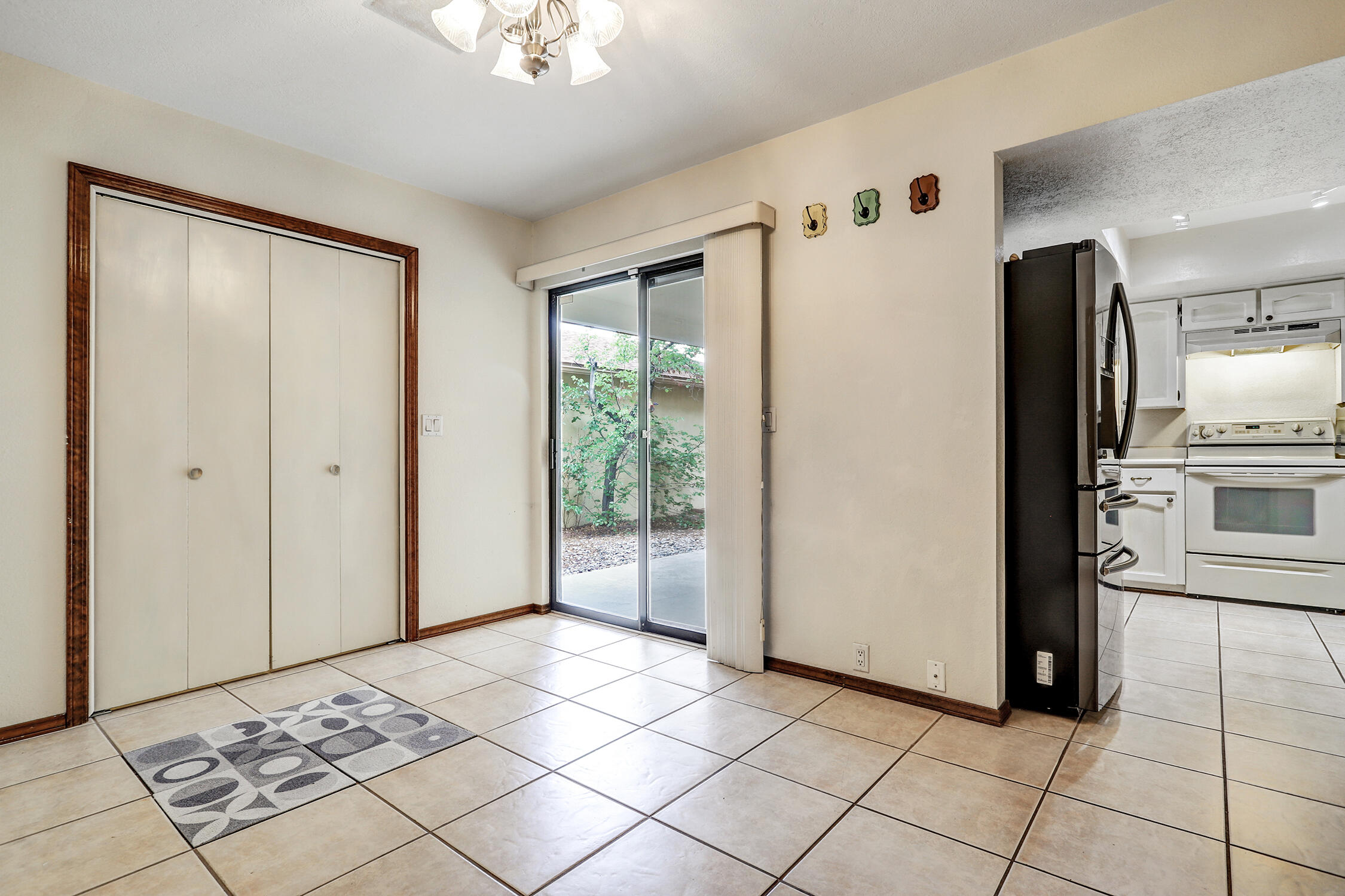 10713 Griffith Park Drive NE