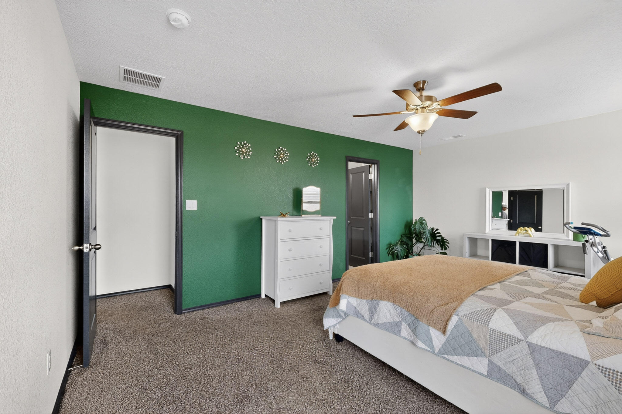 1838 Goldenflare Loop NE