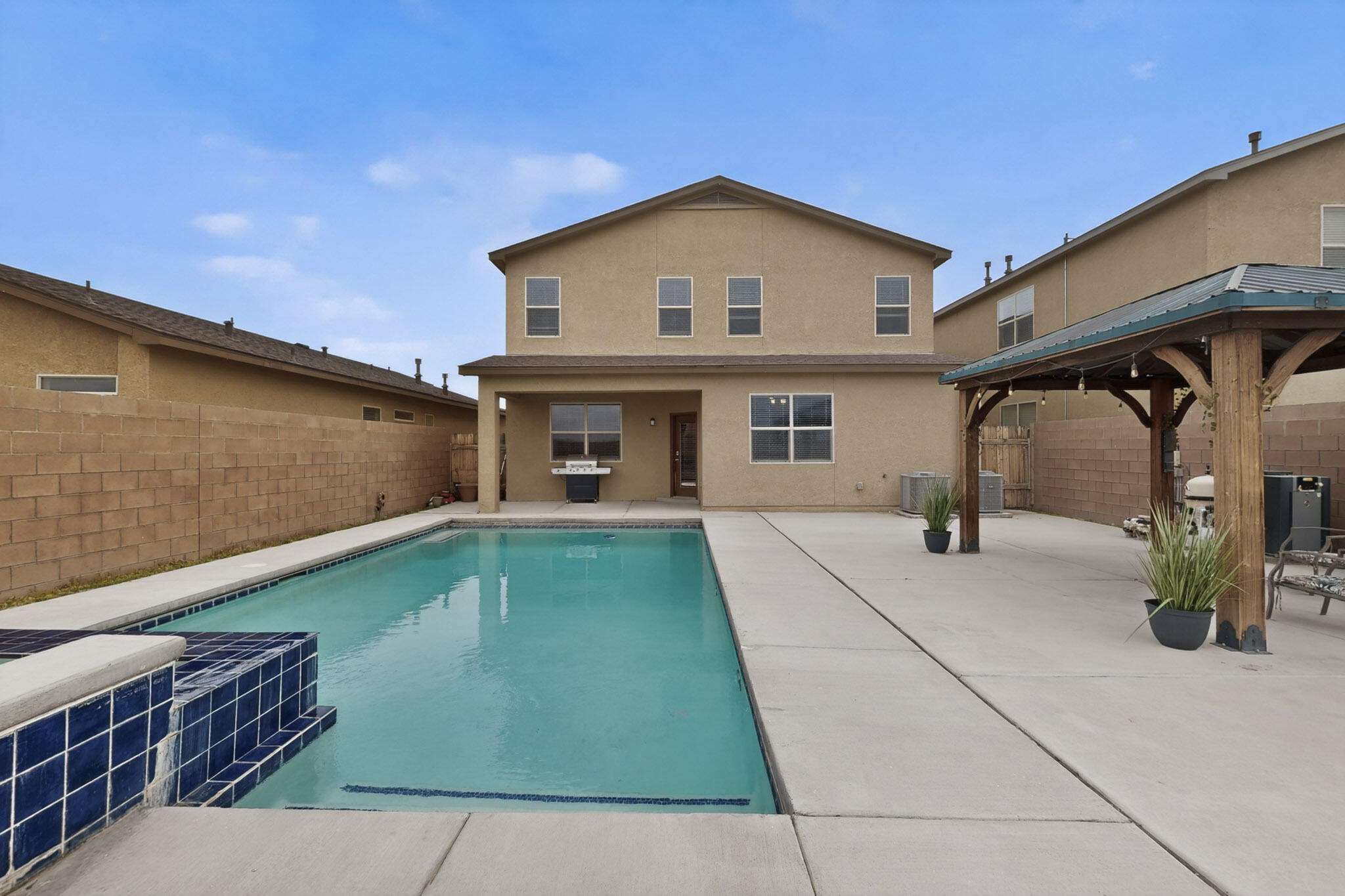 1838 Goldenflare Loop NE