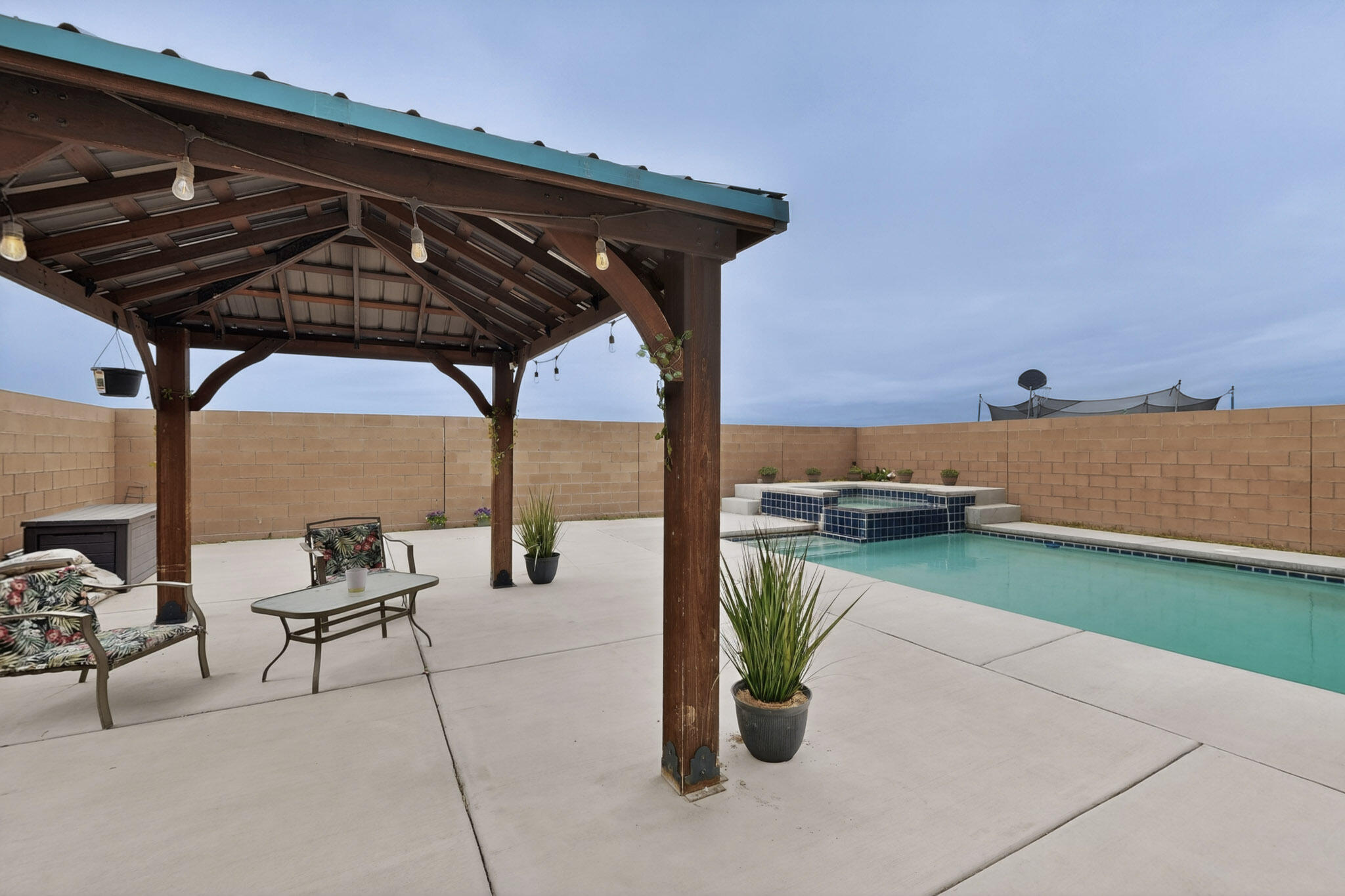 1838 Goldenflare Loop NE