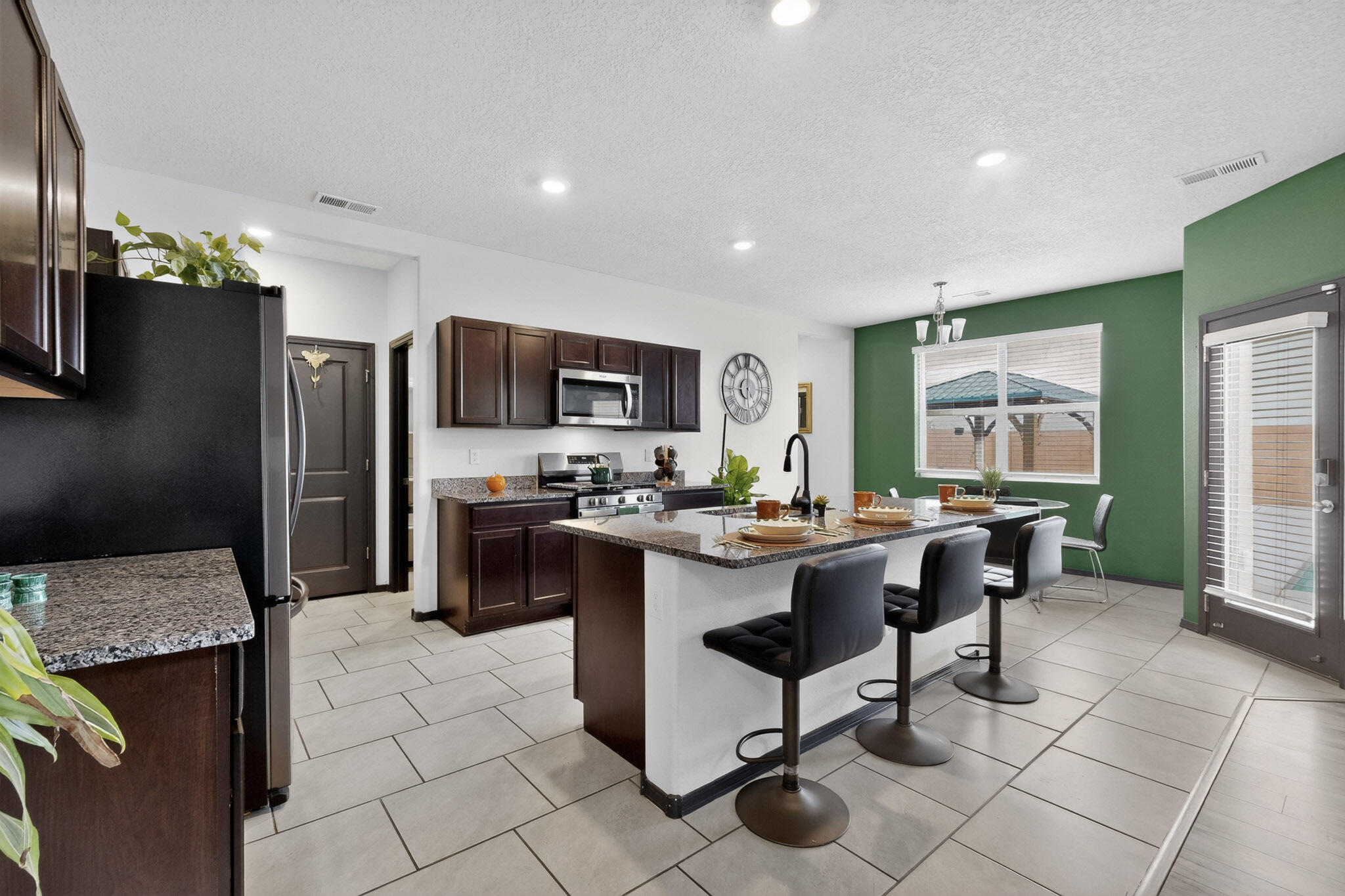 1838 Goldenflare Loop NE