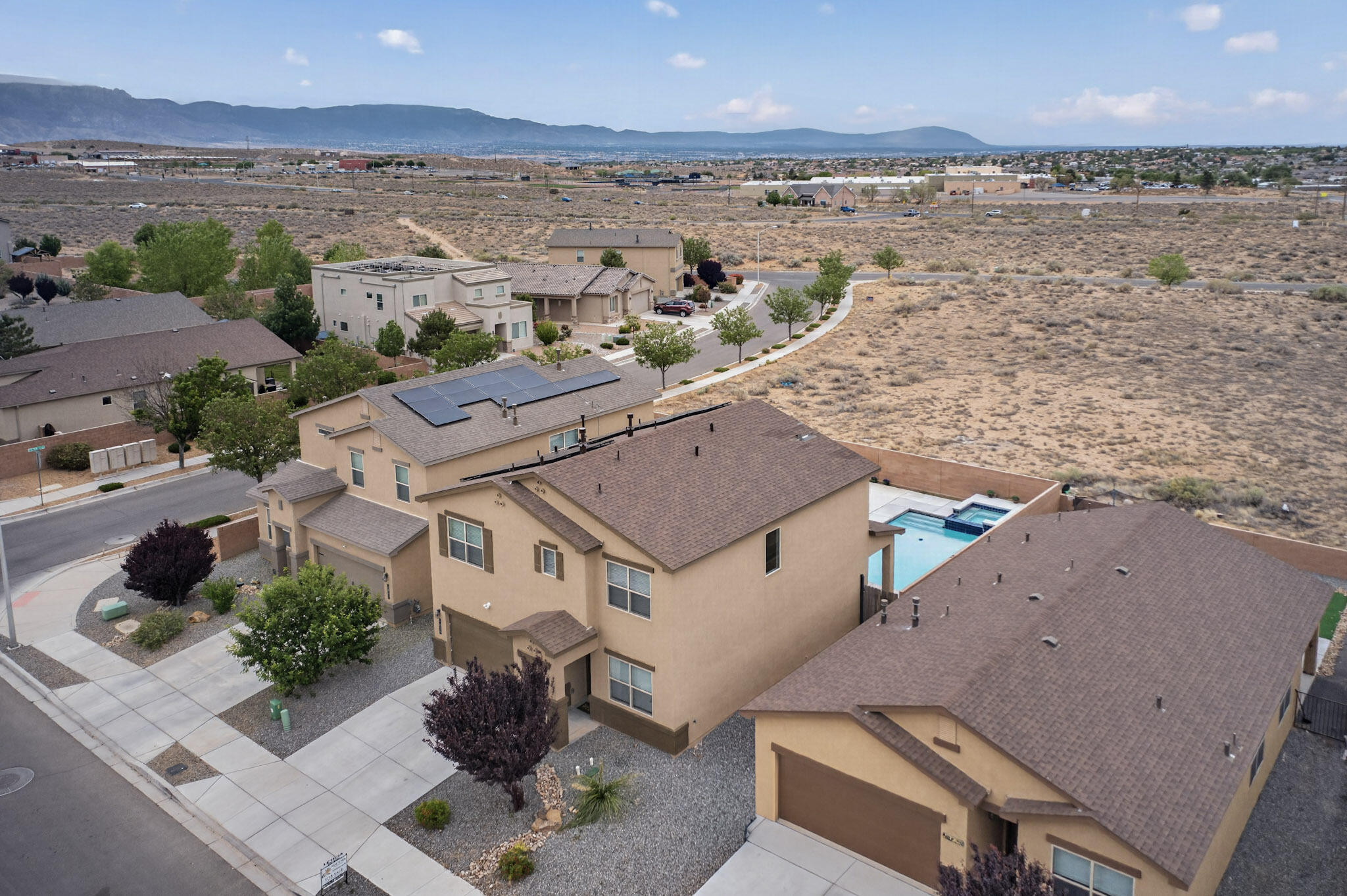 1838 Goldenflare Loop NE