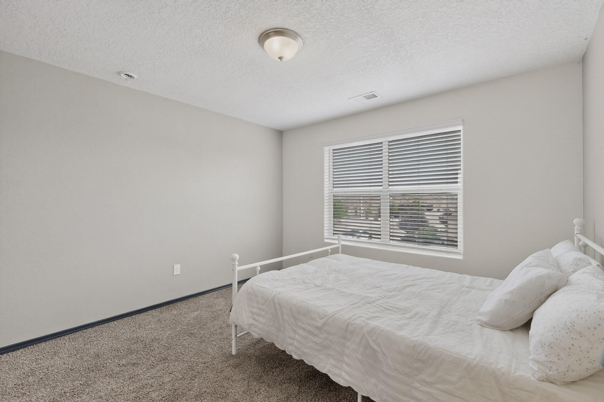 1838 Goldenflare Loop NE