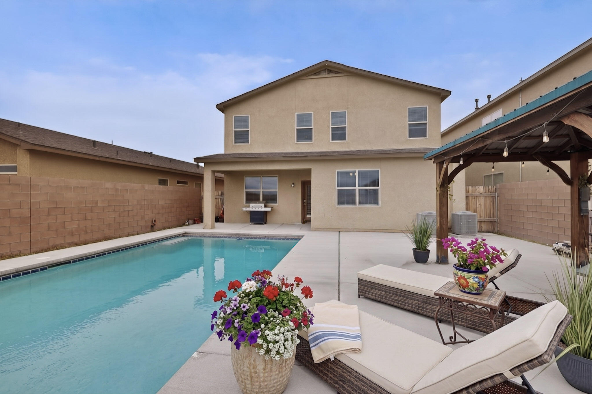 1838 Goldenflare Loop NE