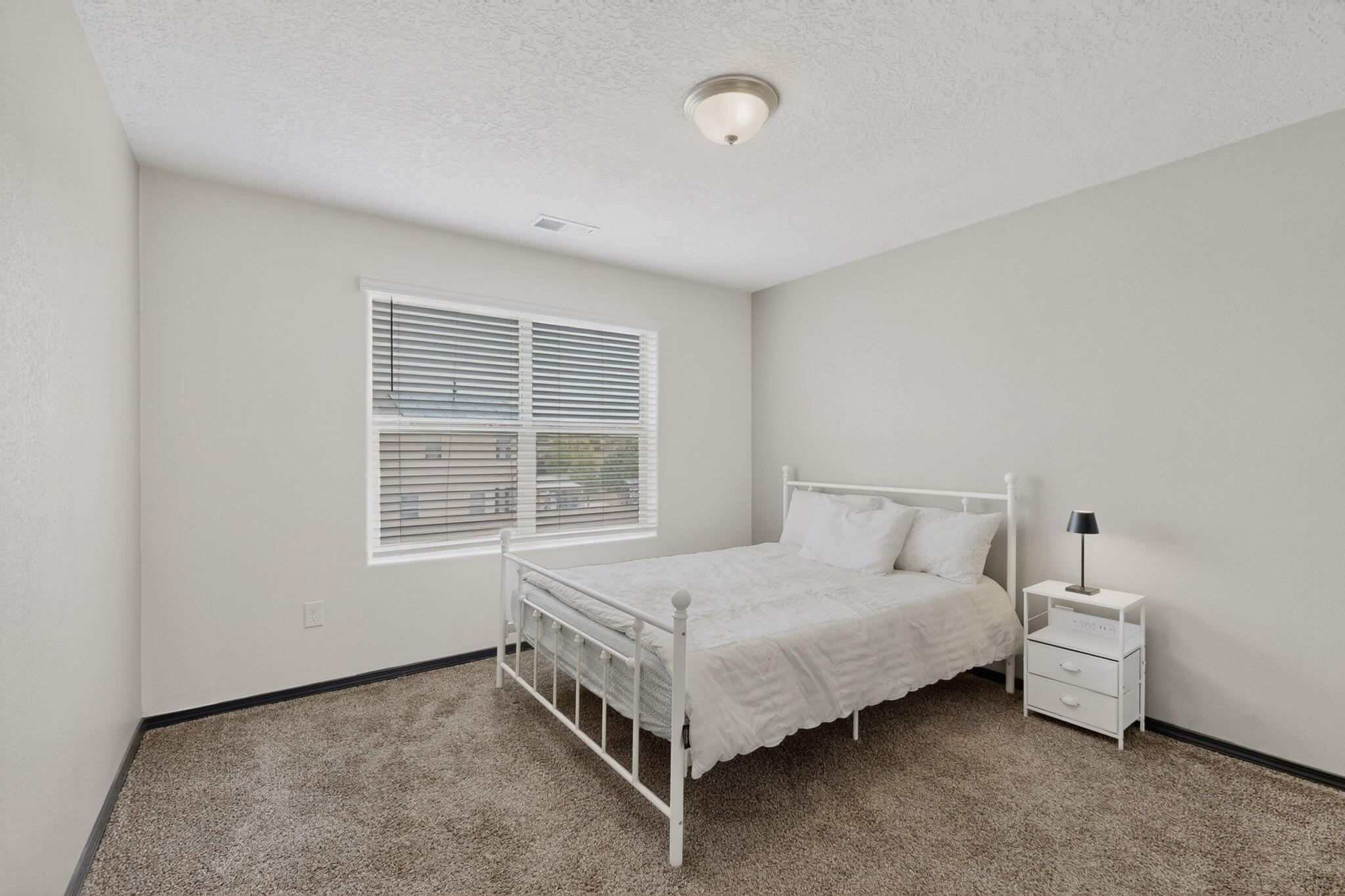 1838 Goldenflare Loop NE