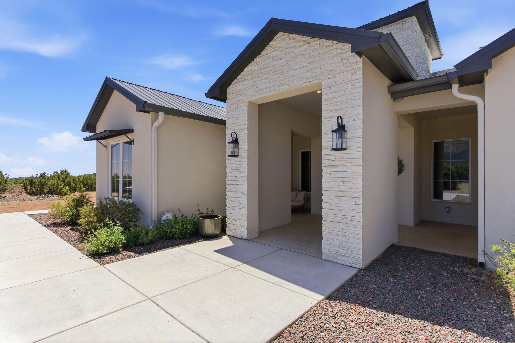 250 Entranosa Road