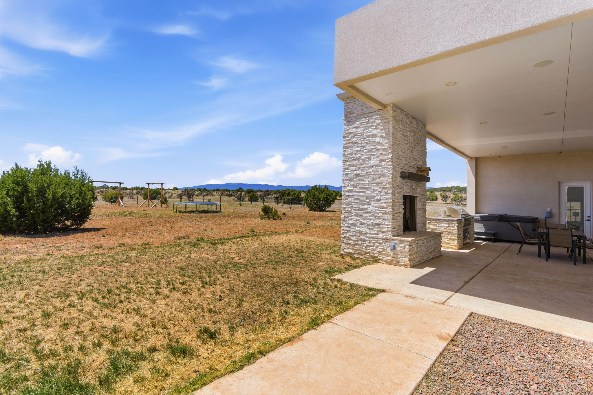 250 Entranosa Road