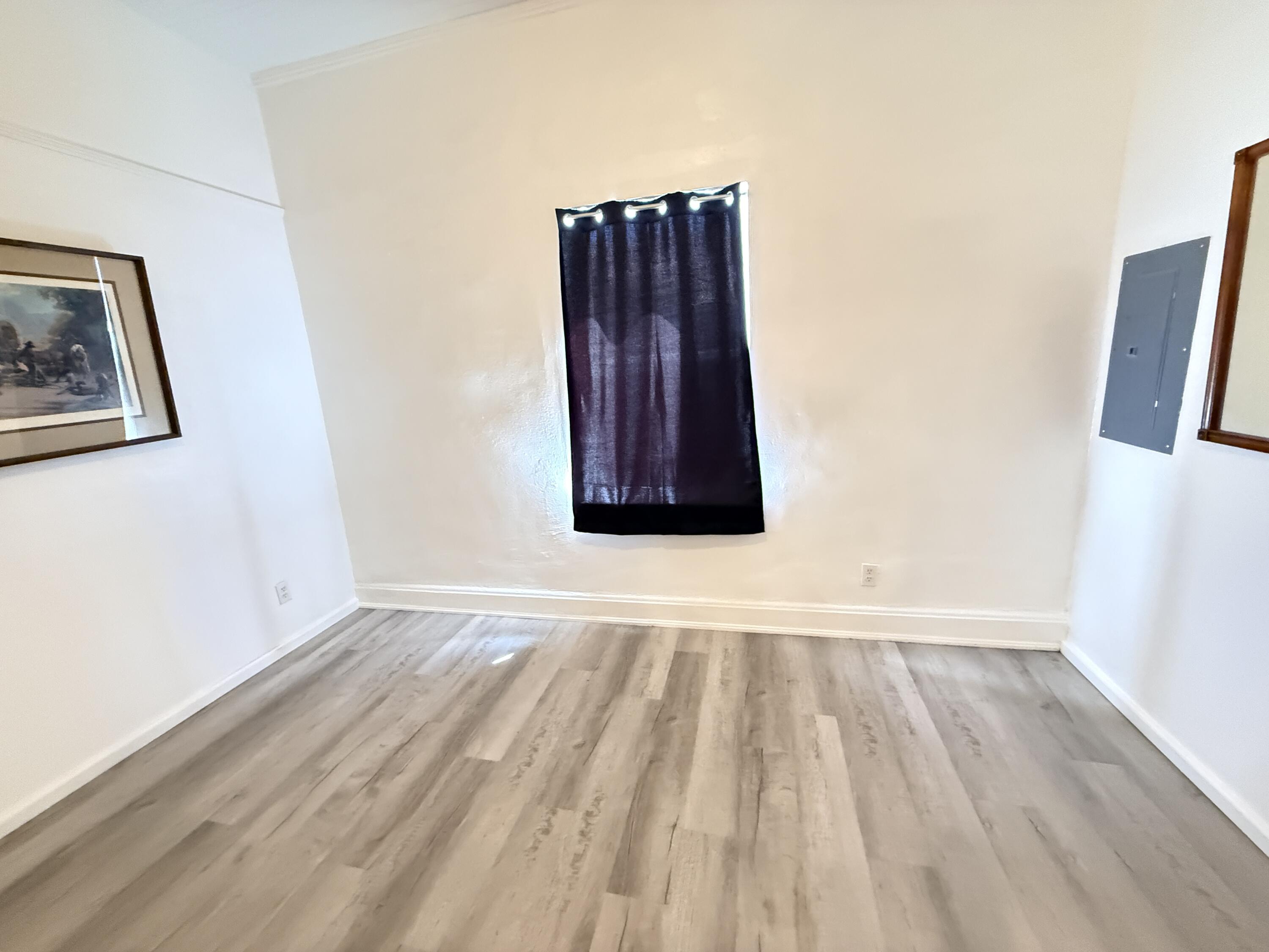 904 W 1st Street