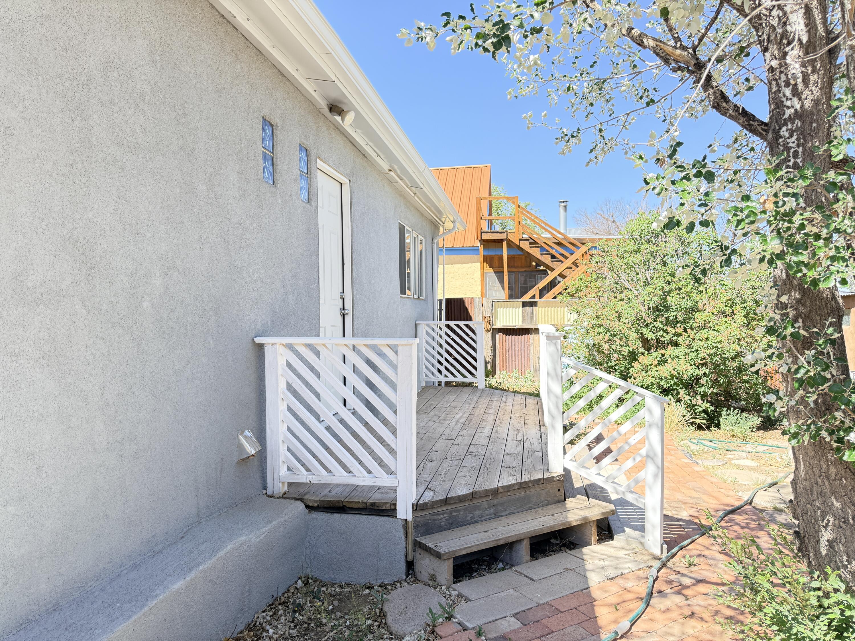 904 W 1st Street