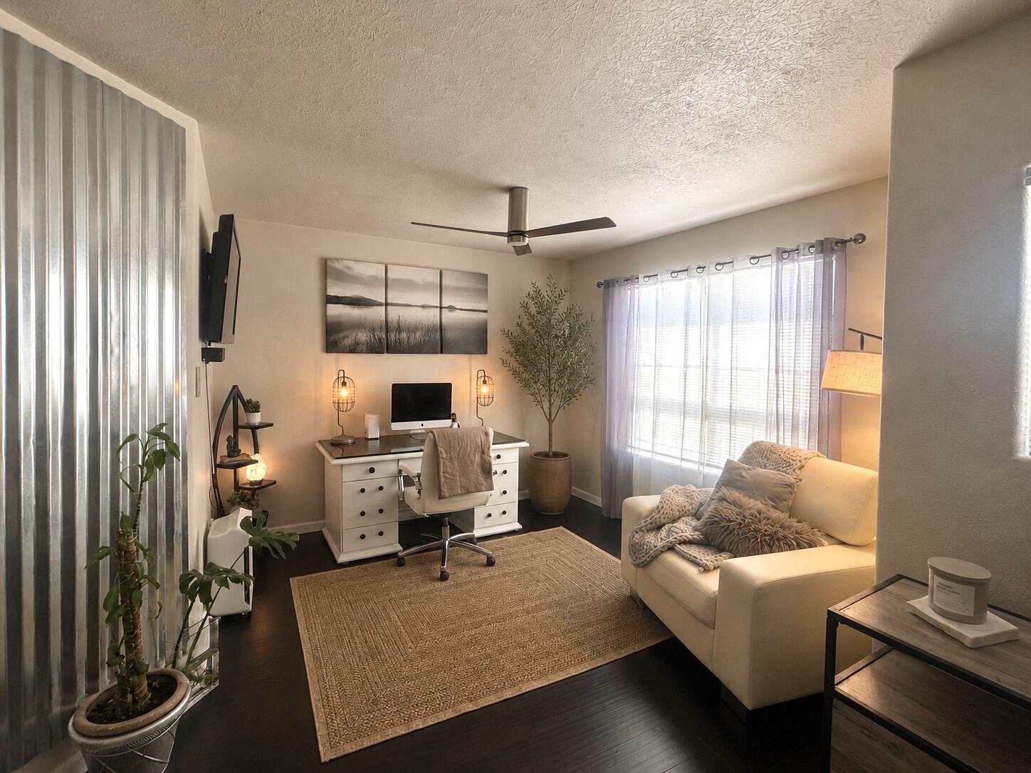 1901 Cortina Loop SE