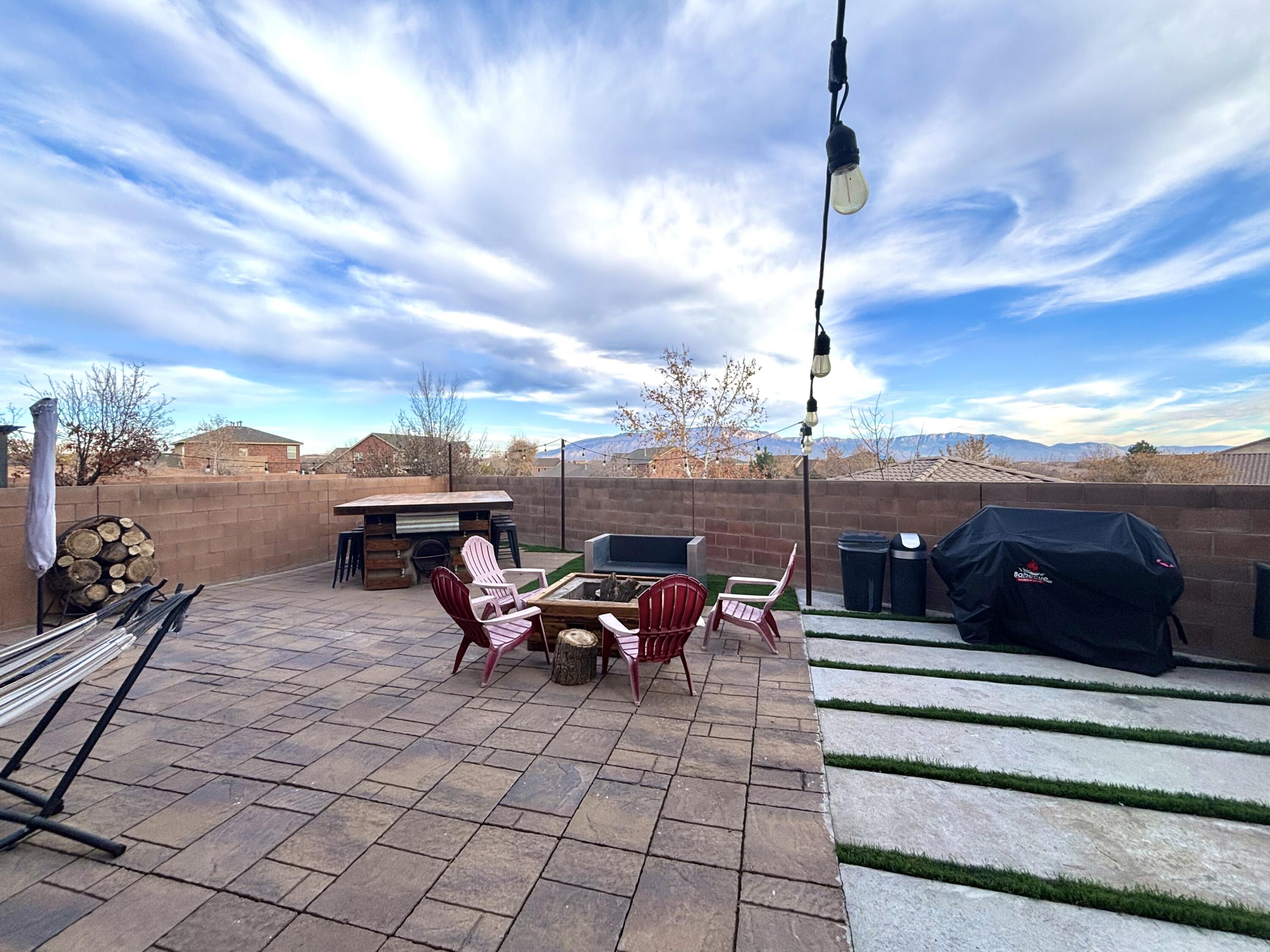 1901 Cortina Loop SE