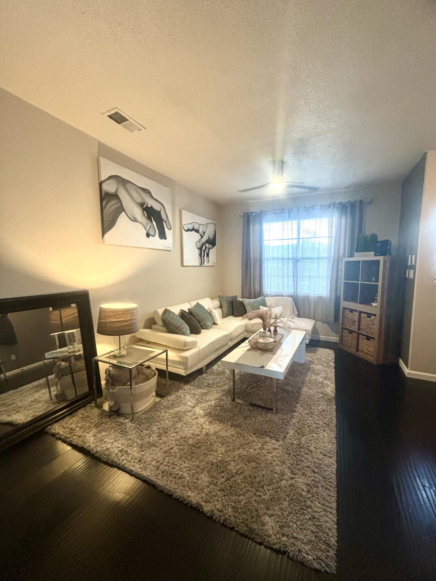1901 Cortina Loop SE
