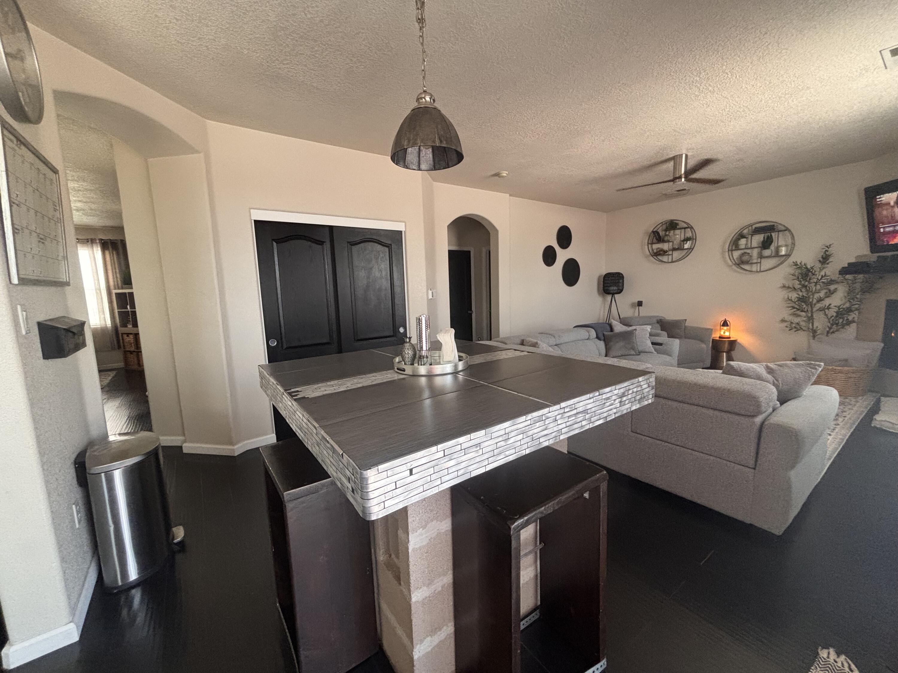 1901 Cortina Loop SE