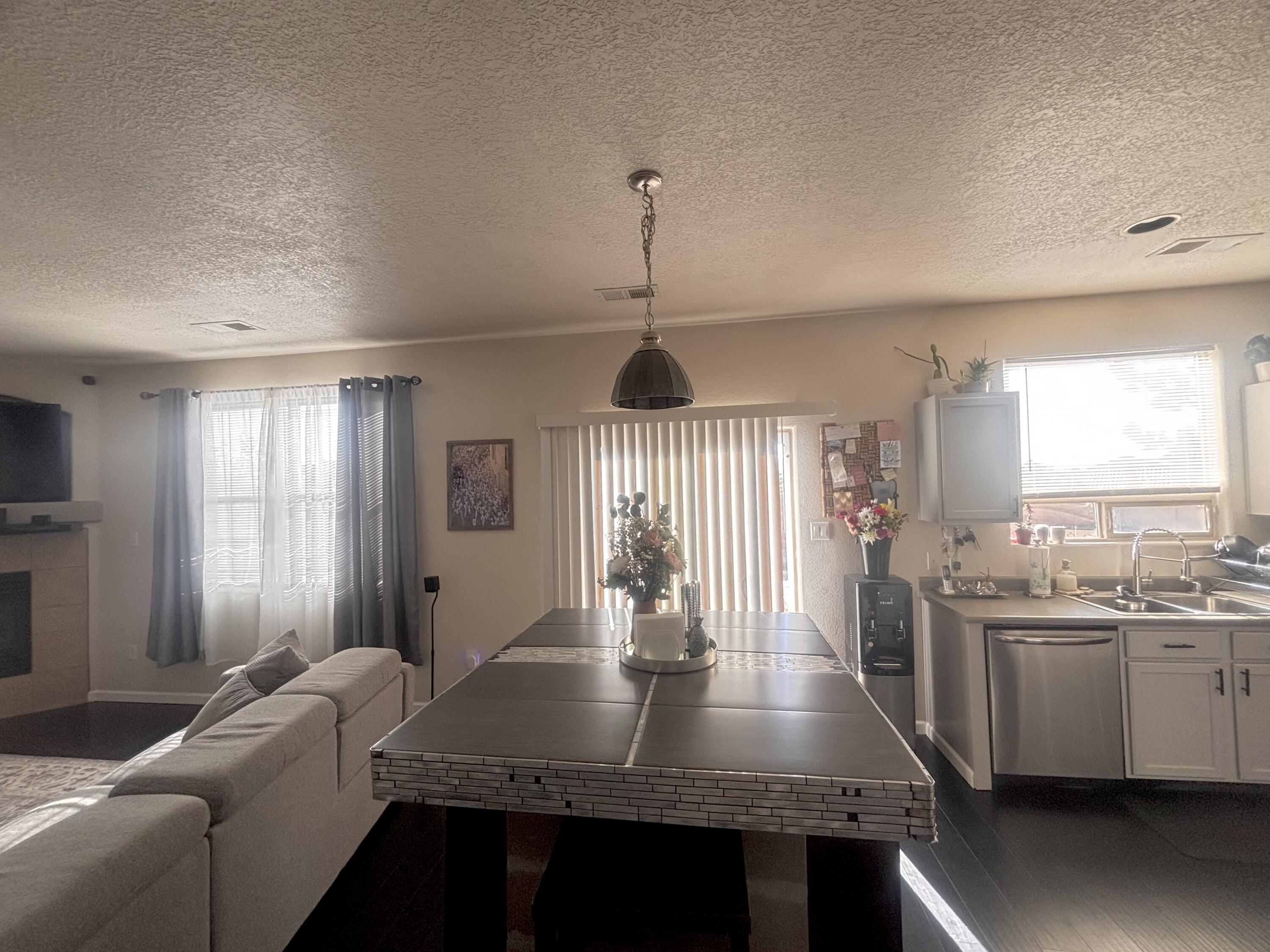 1901 Cortina Loop SE
