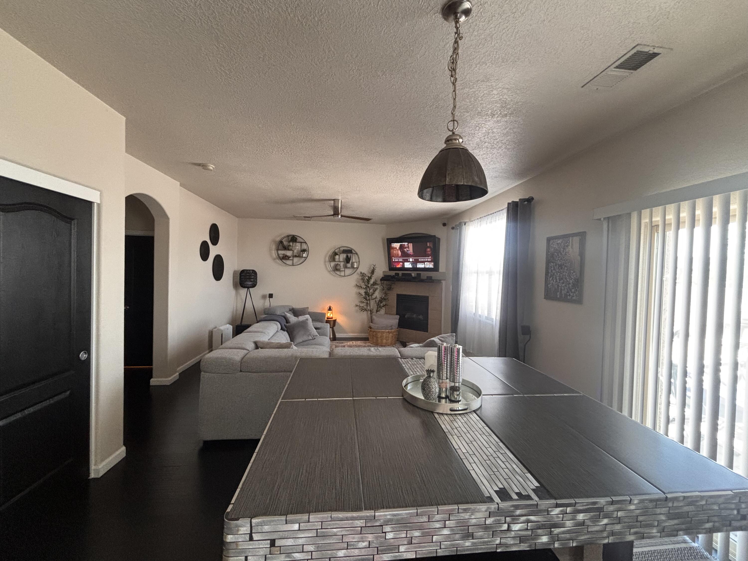 1901 Cortina Loop SE
