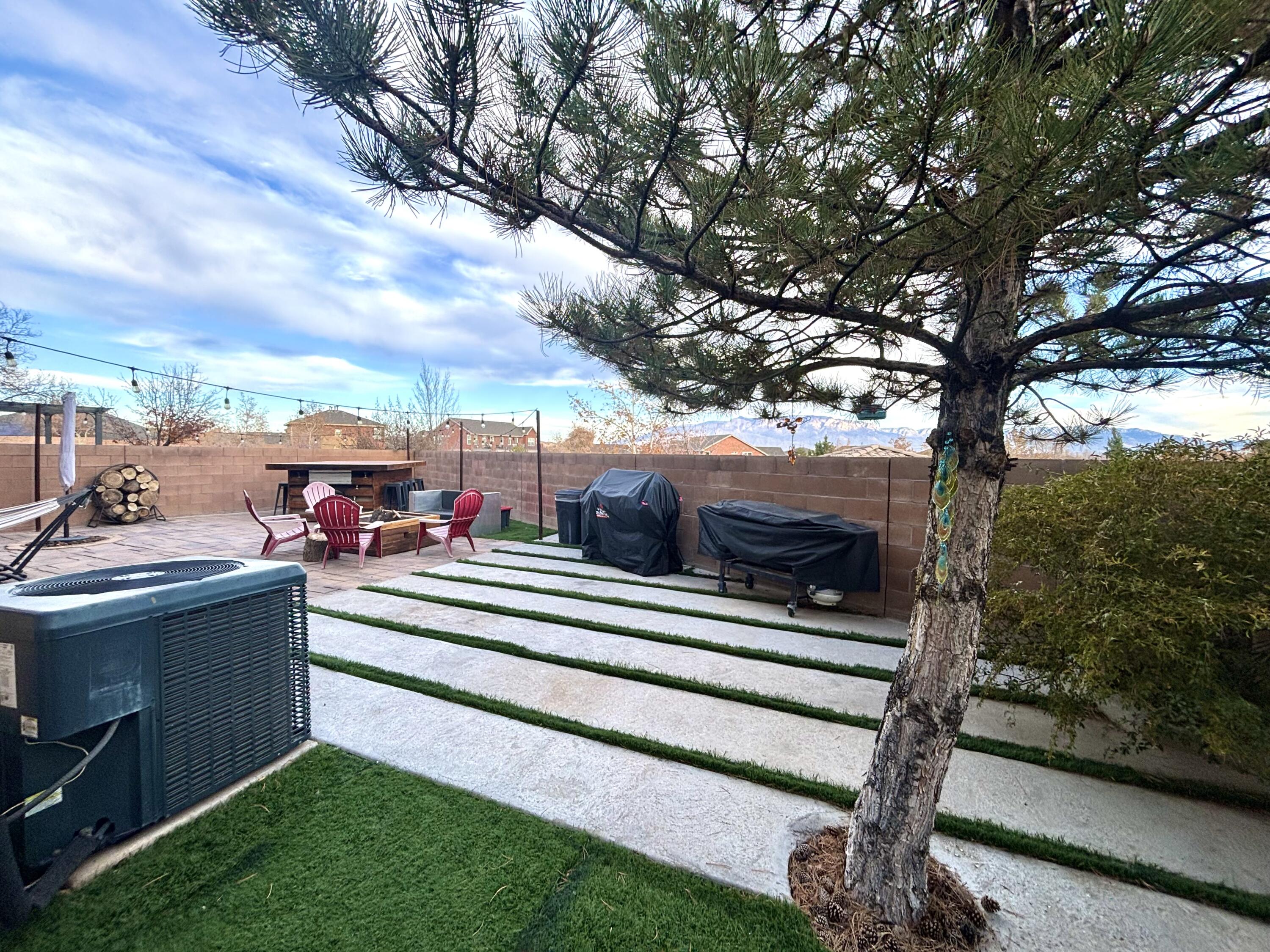 1901 Cortina Loop SE