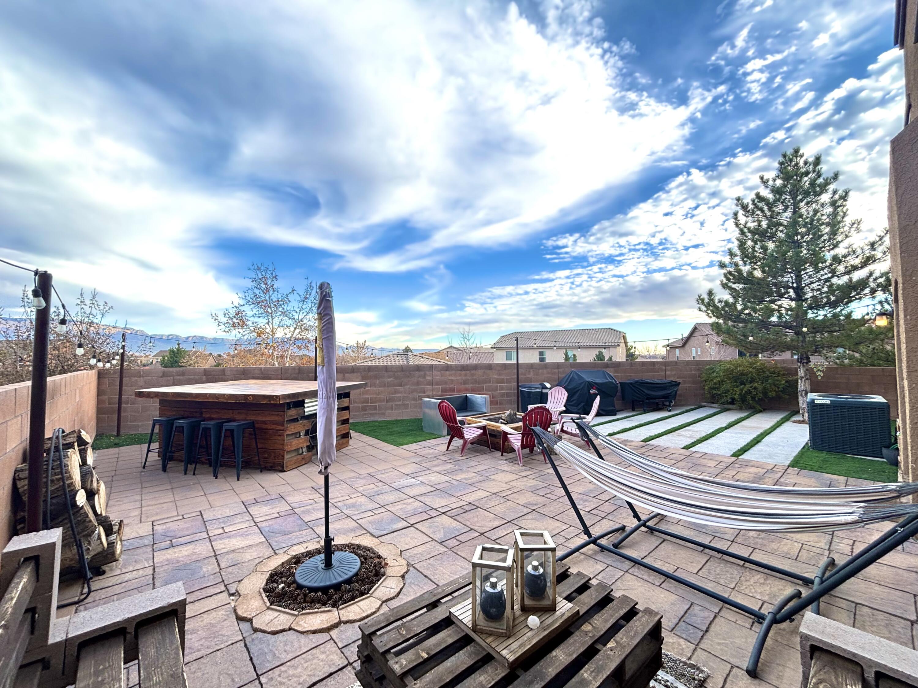 1901 Cortina Loop SE
