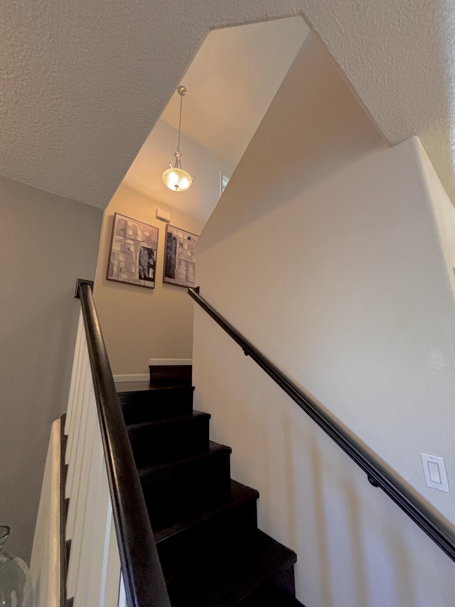 1901 Cortina Loop SE