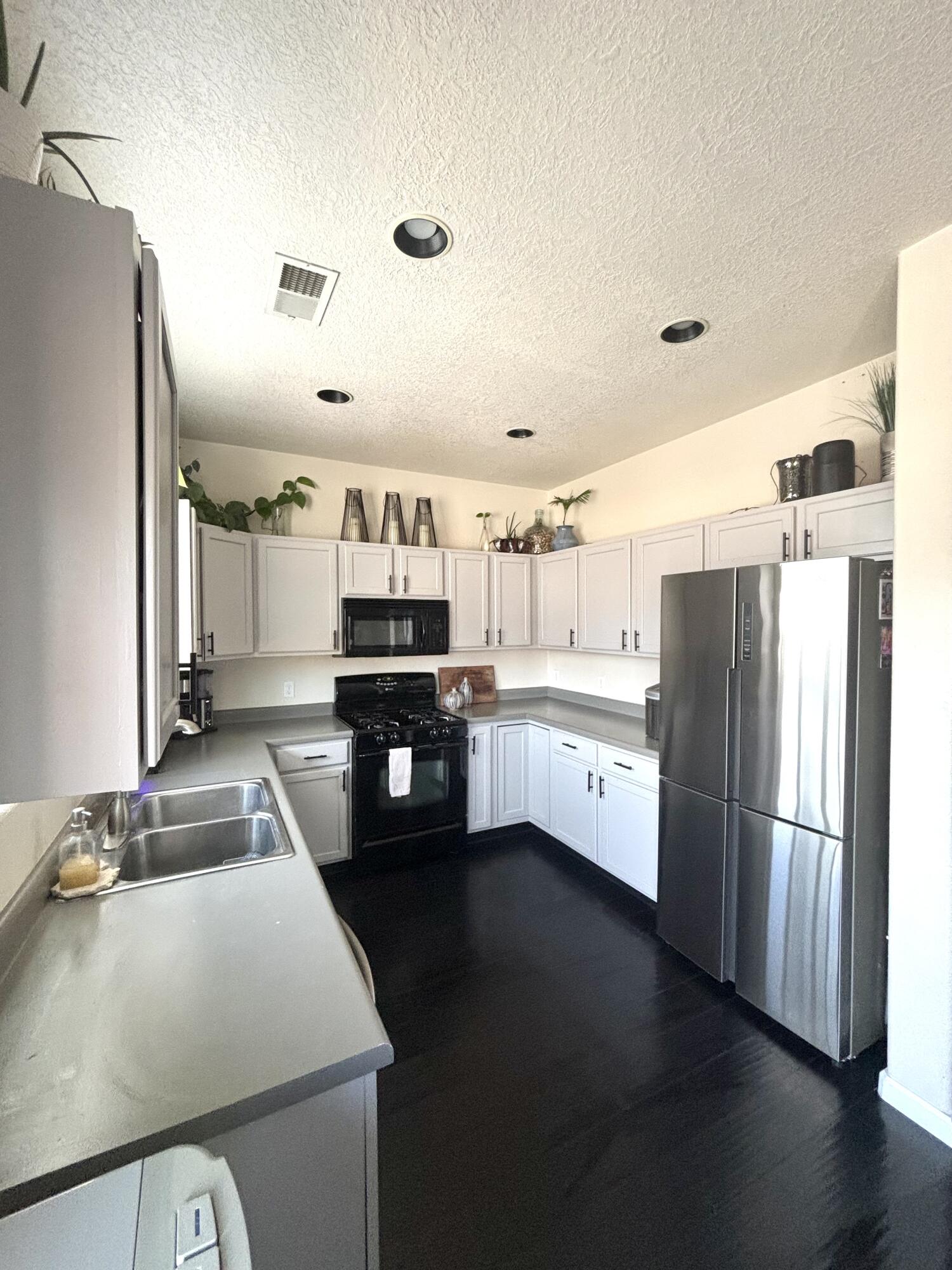 1901 Cortina Loop SE