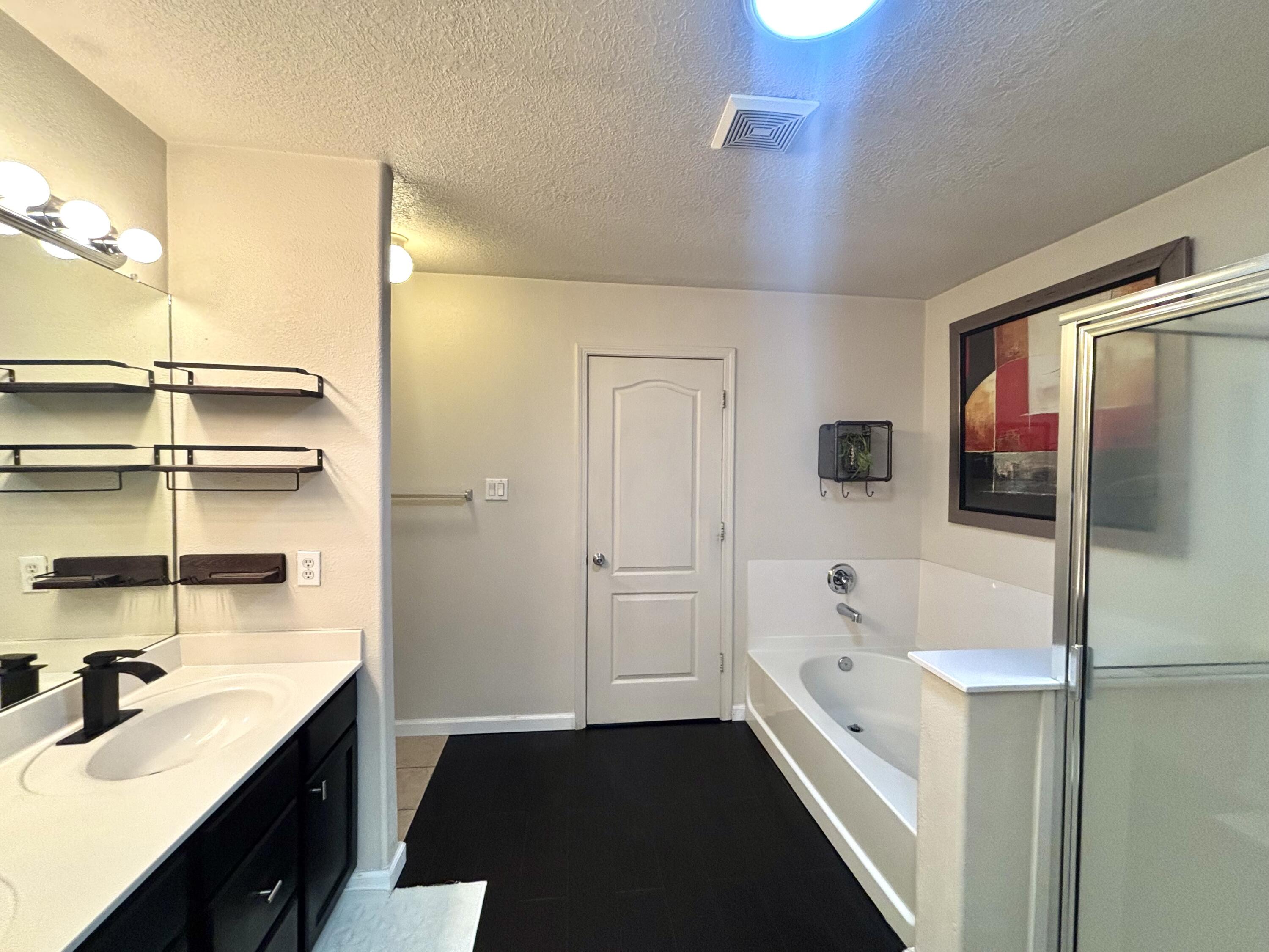 1901 Cortina Loop SE