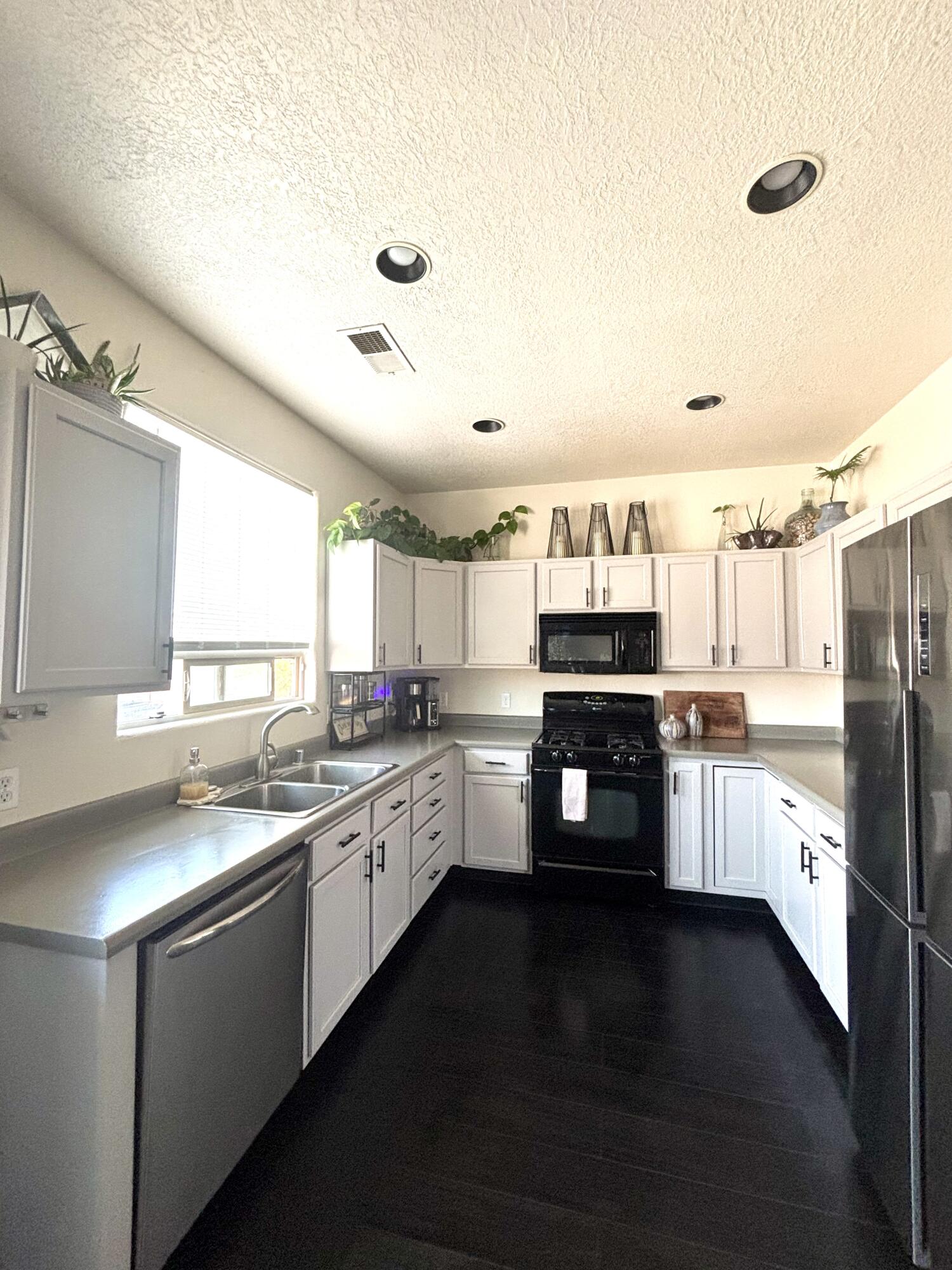 1901 Cortina Loop SE