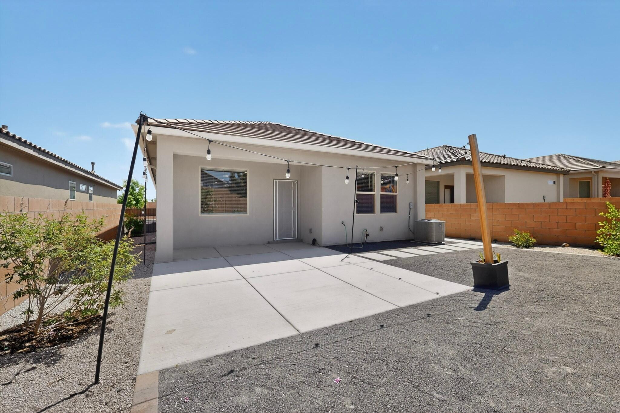 909 Tazanita Loop SE