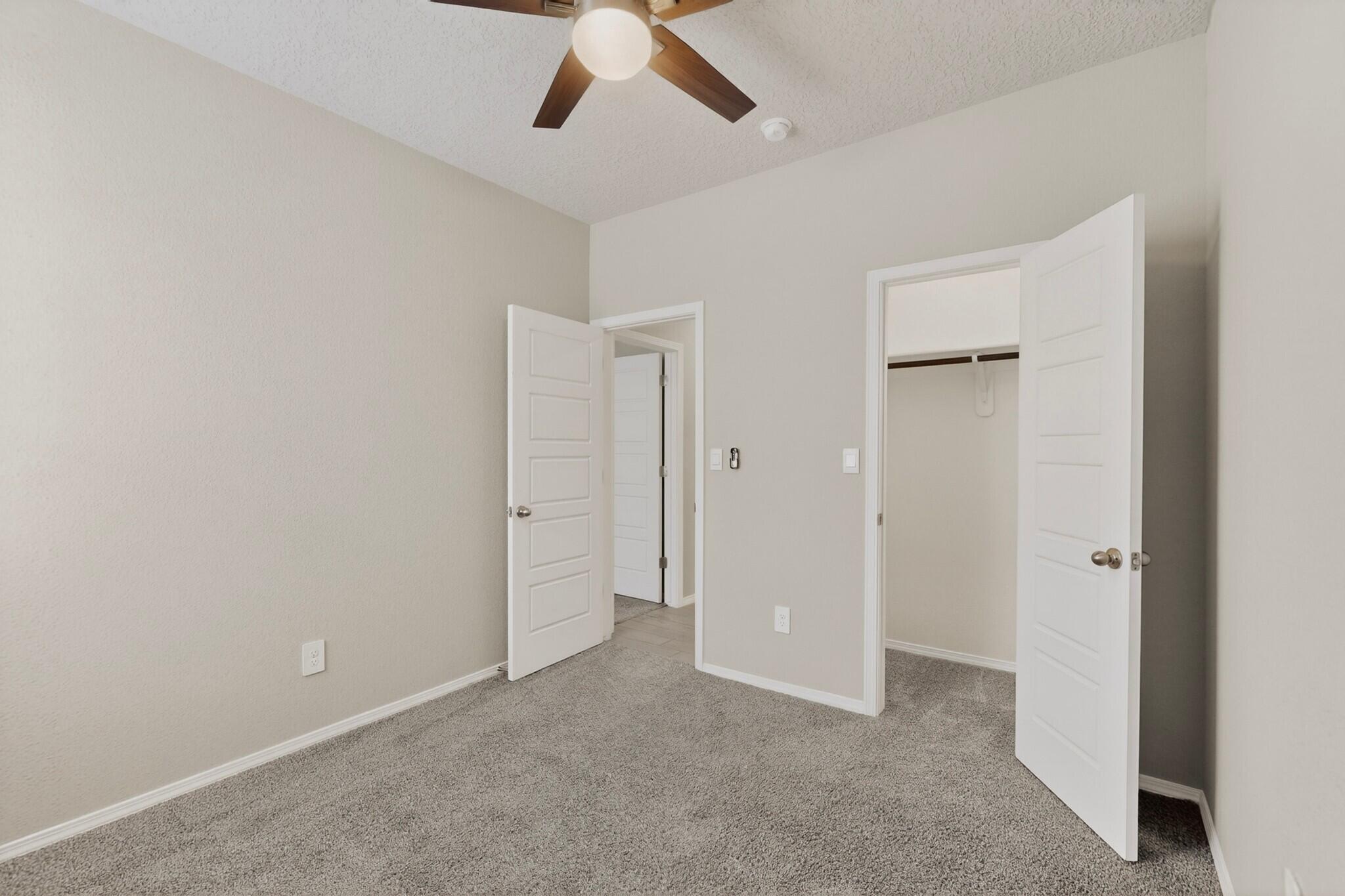 909 Tazanita Loop SE