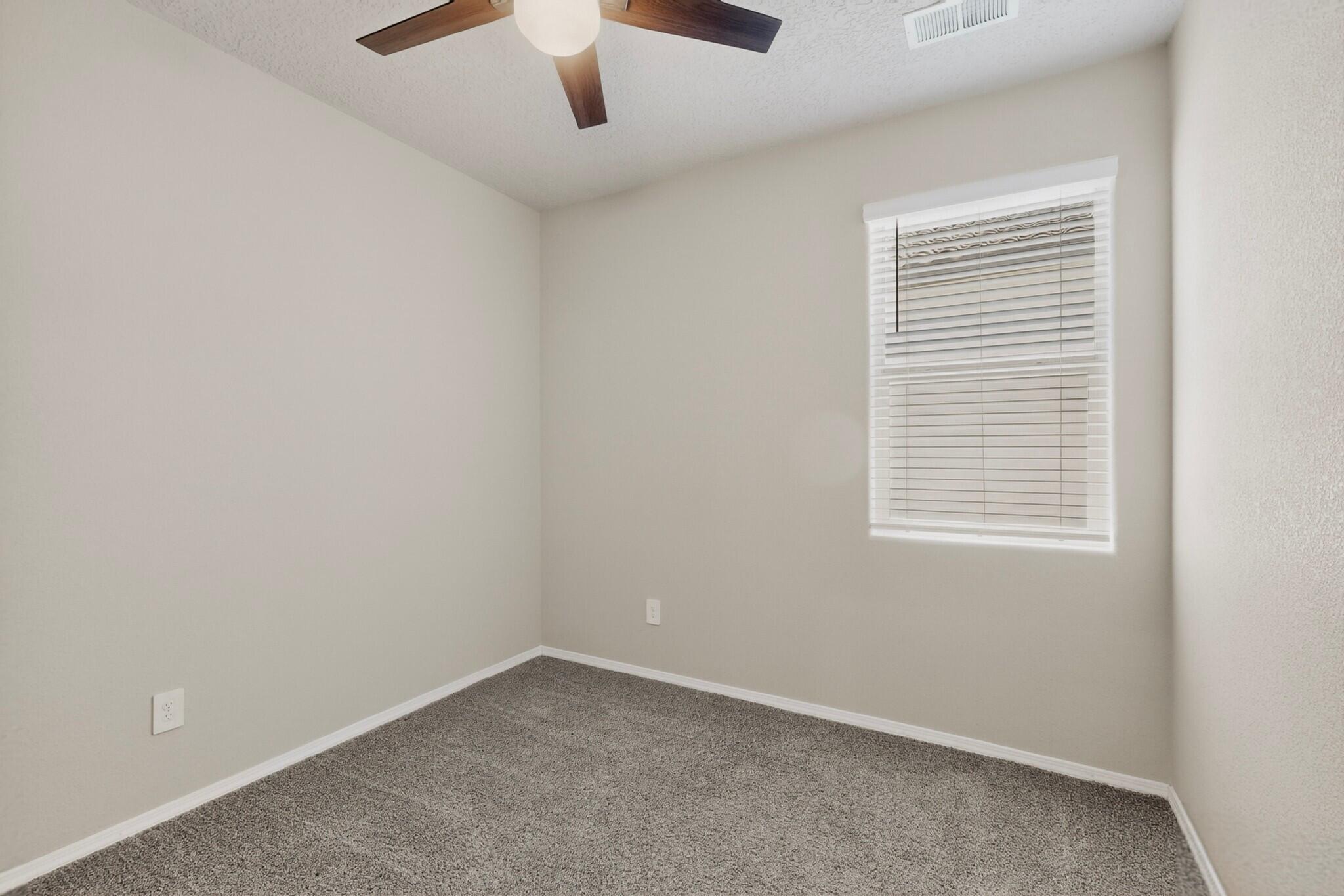 909 Tazanita Loop SE
