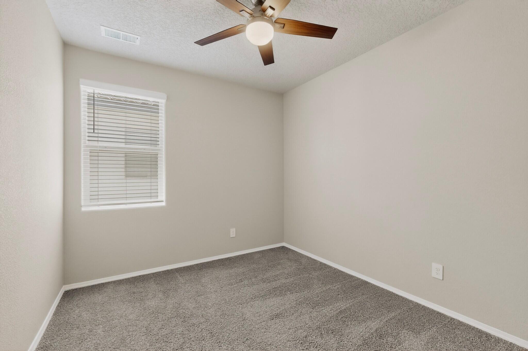 909 Tazanita Loop SE