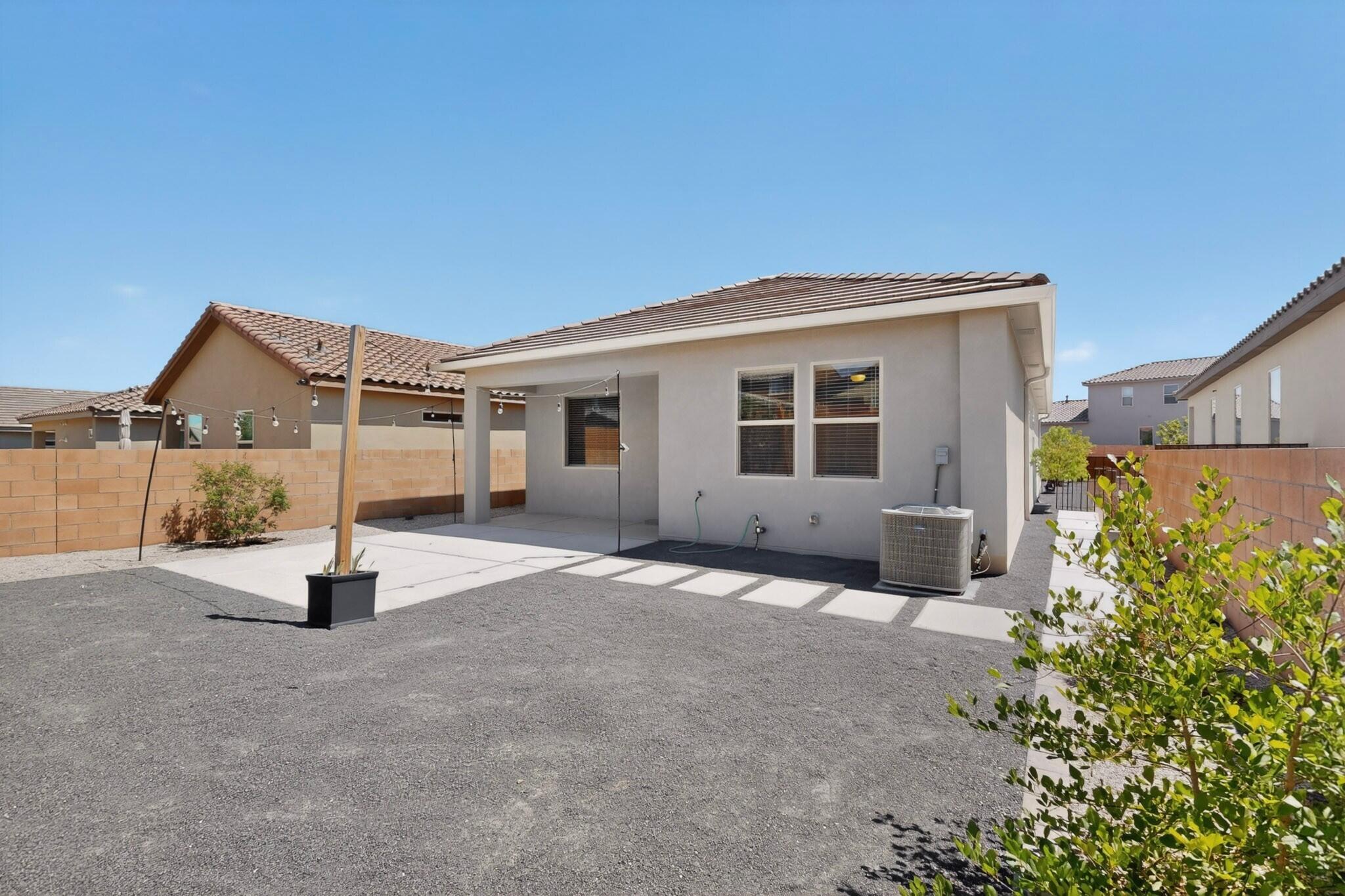 909 Tazanita Loop SE