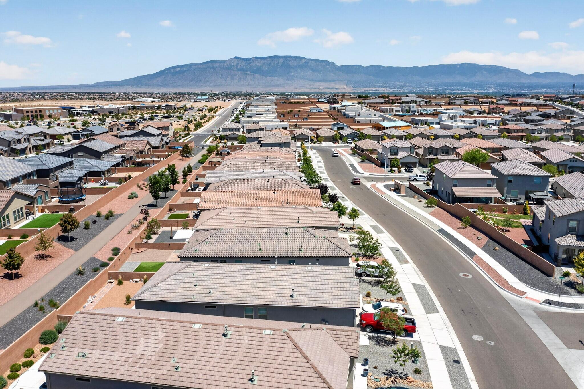 909 Tazanita Loop SE