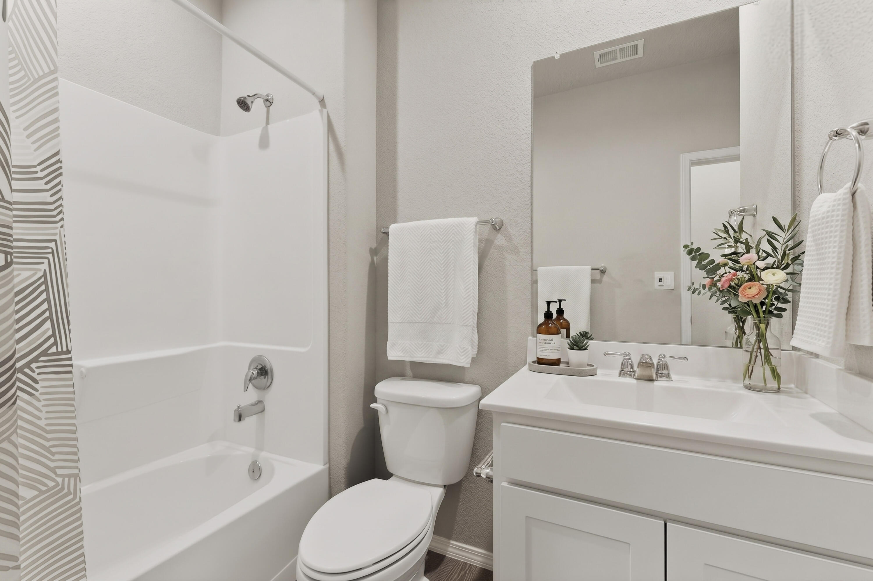 909 Tazanita Loop SE