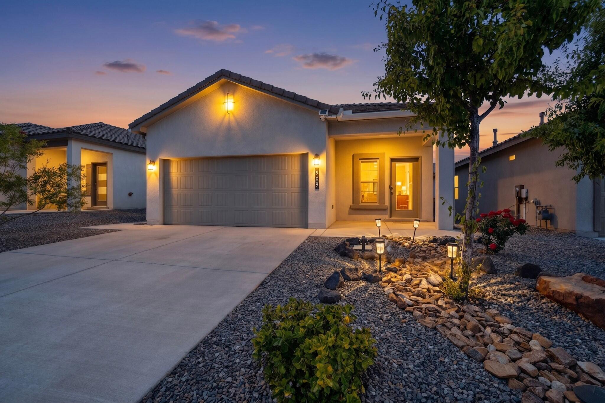 909 Tazanita Loop SE