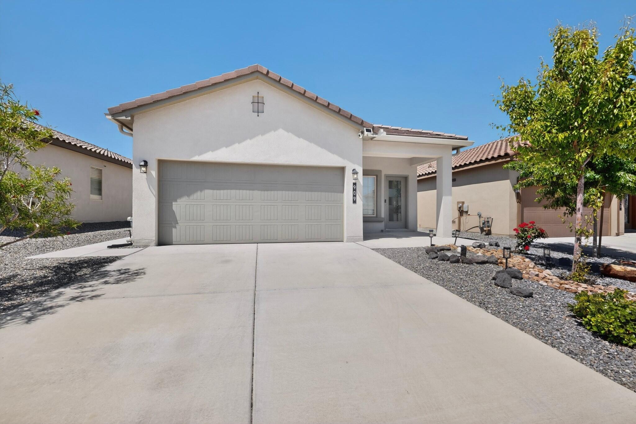 909 Tazanita Loop SE