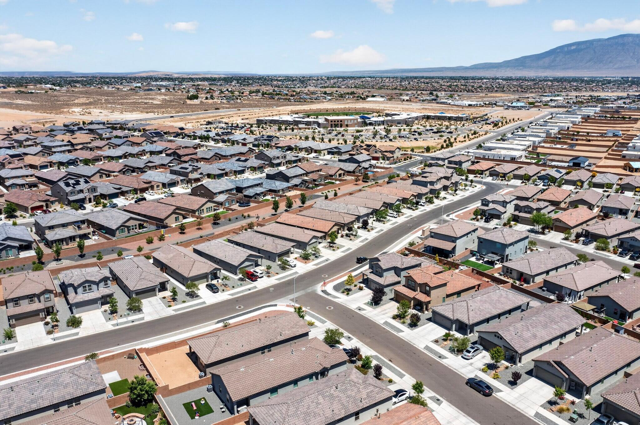 909 Tazanita Loop SE