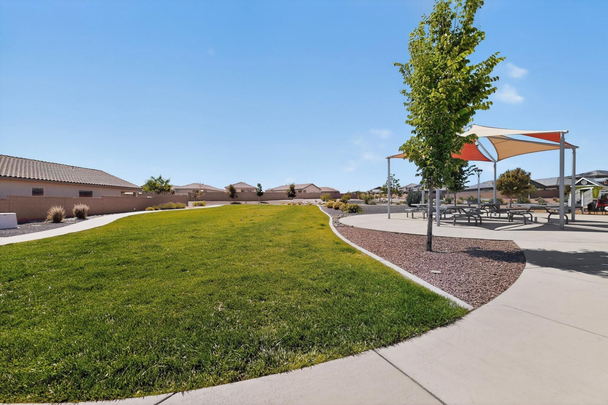 909 Tazanita Loop SE