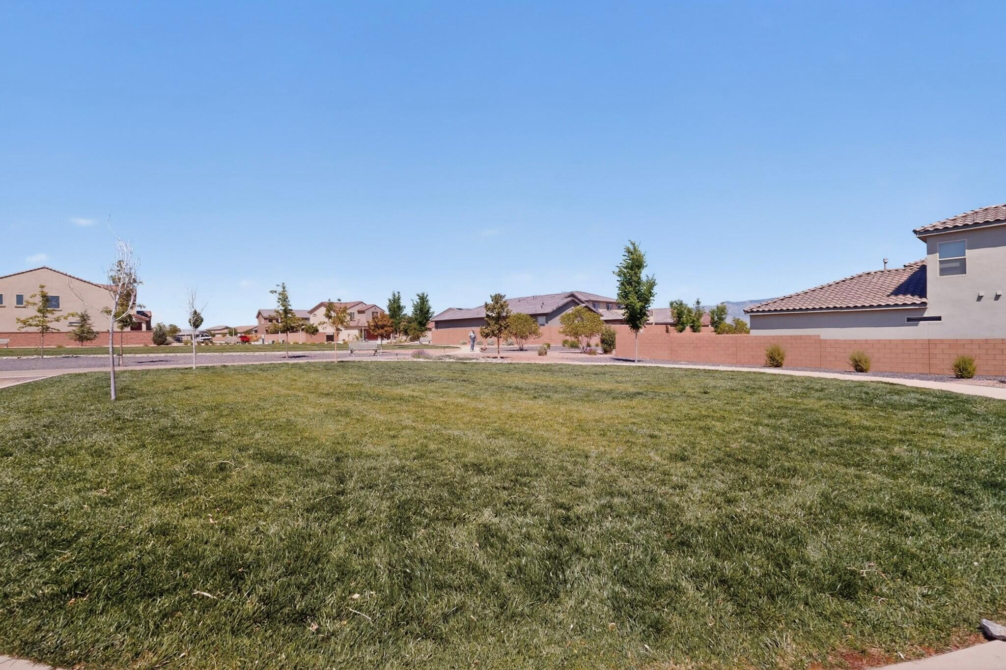 909 Tazanita Loop SE