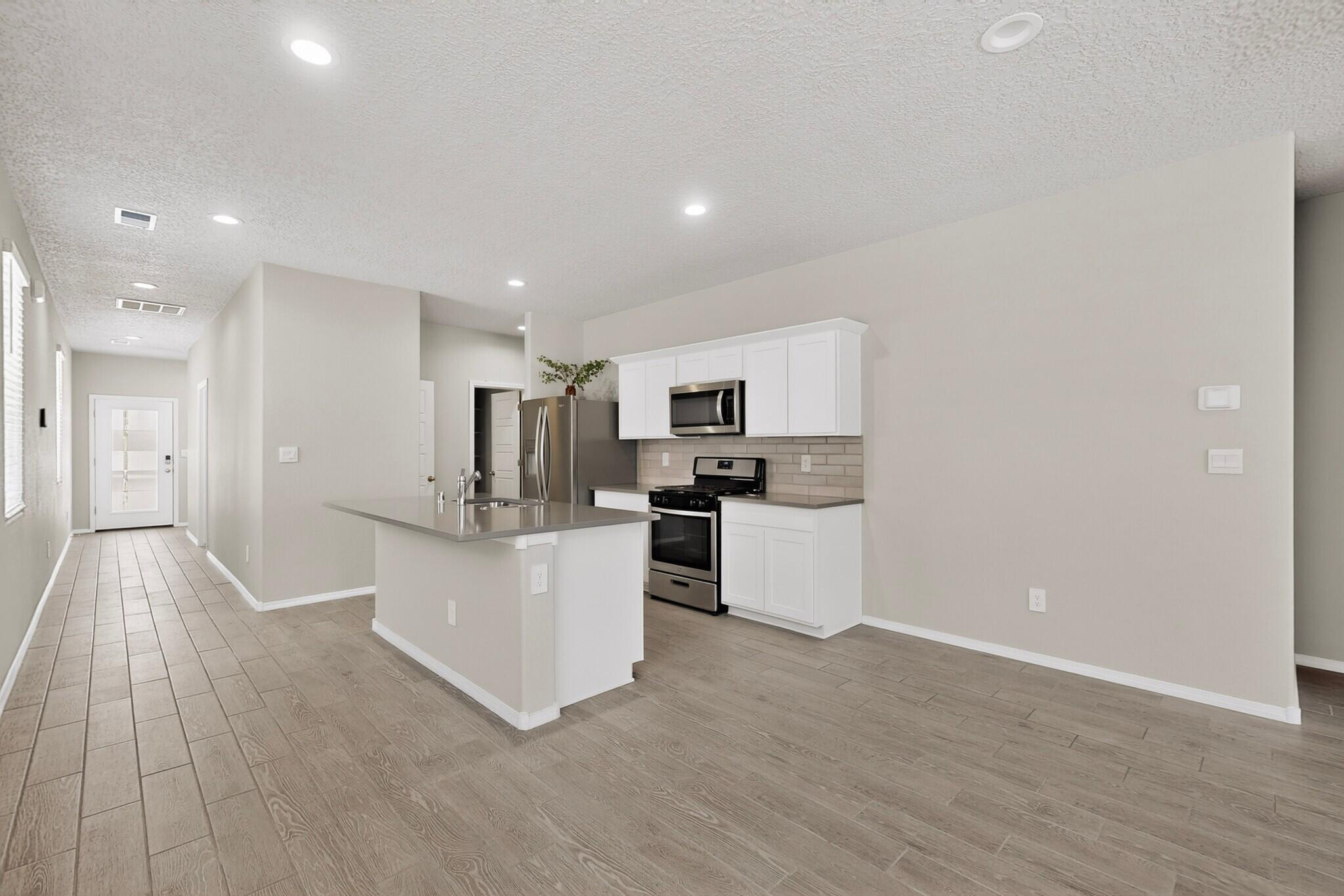 909 Tazanita Loop SE