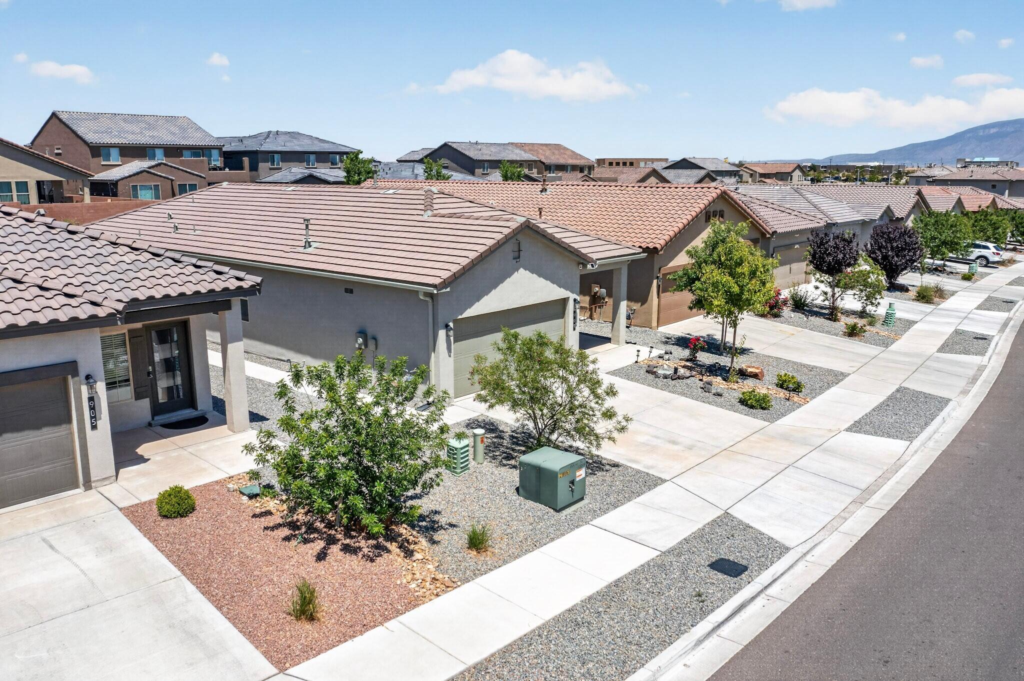 909 Tazanita Loop SE